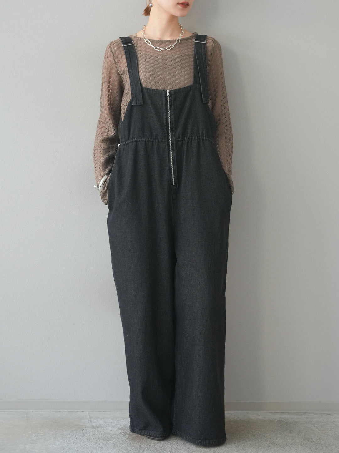 【預購】鏤空上衣/褐色