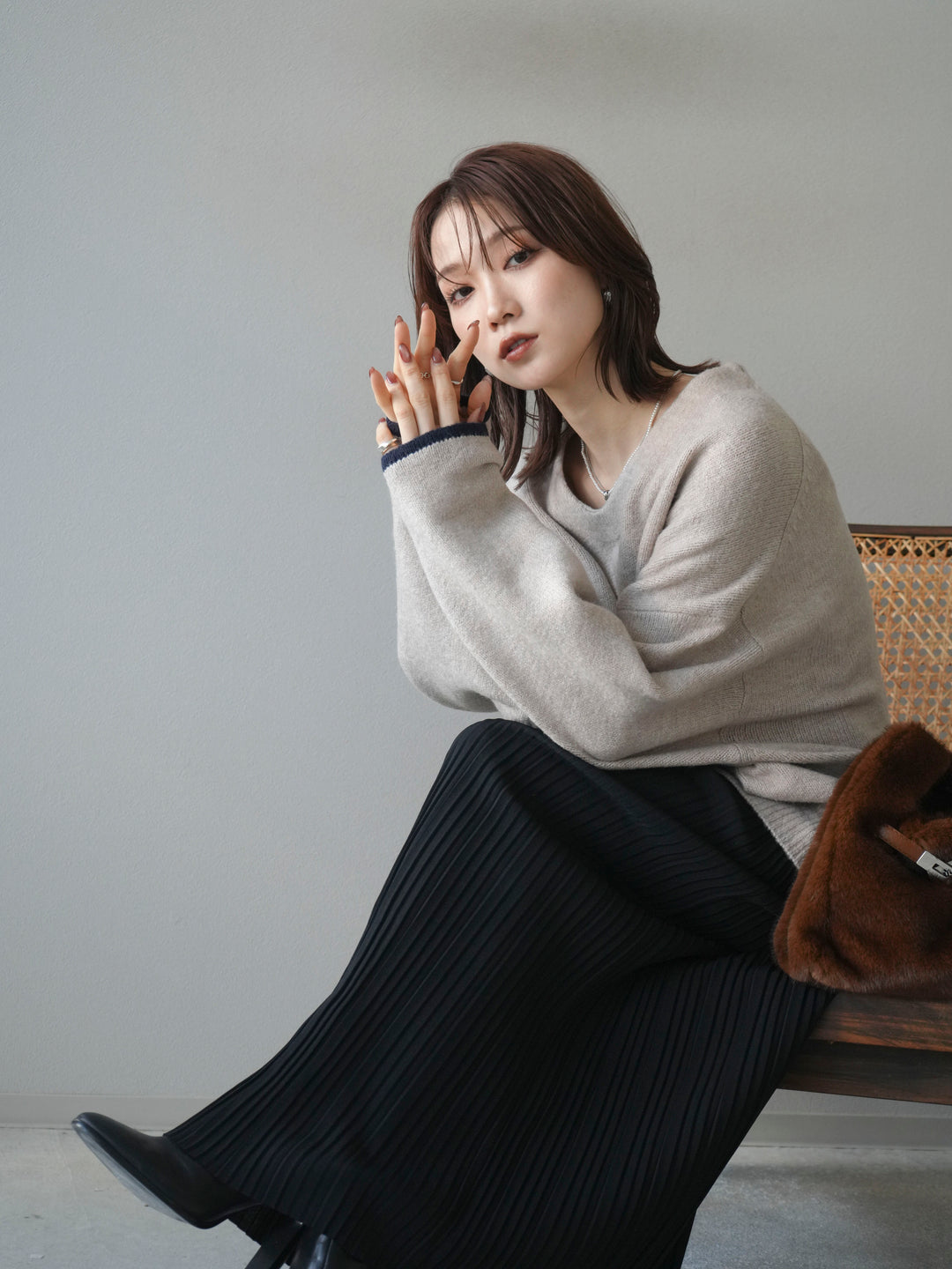 [SET]Vネック配色スリーブニットプルオーバー+選べるアクセセット(2set)