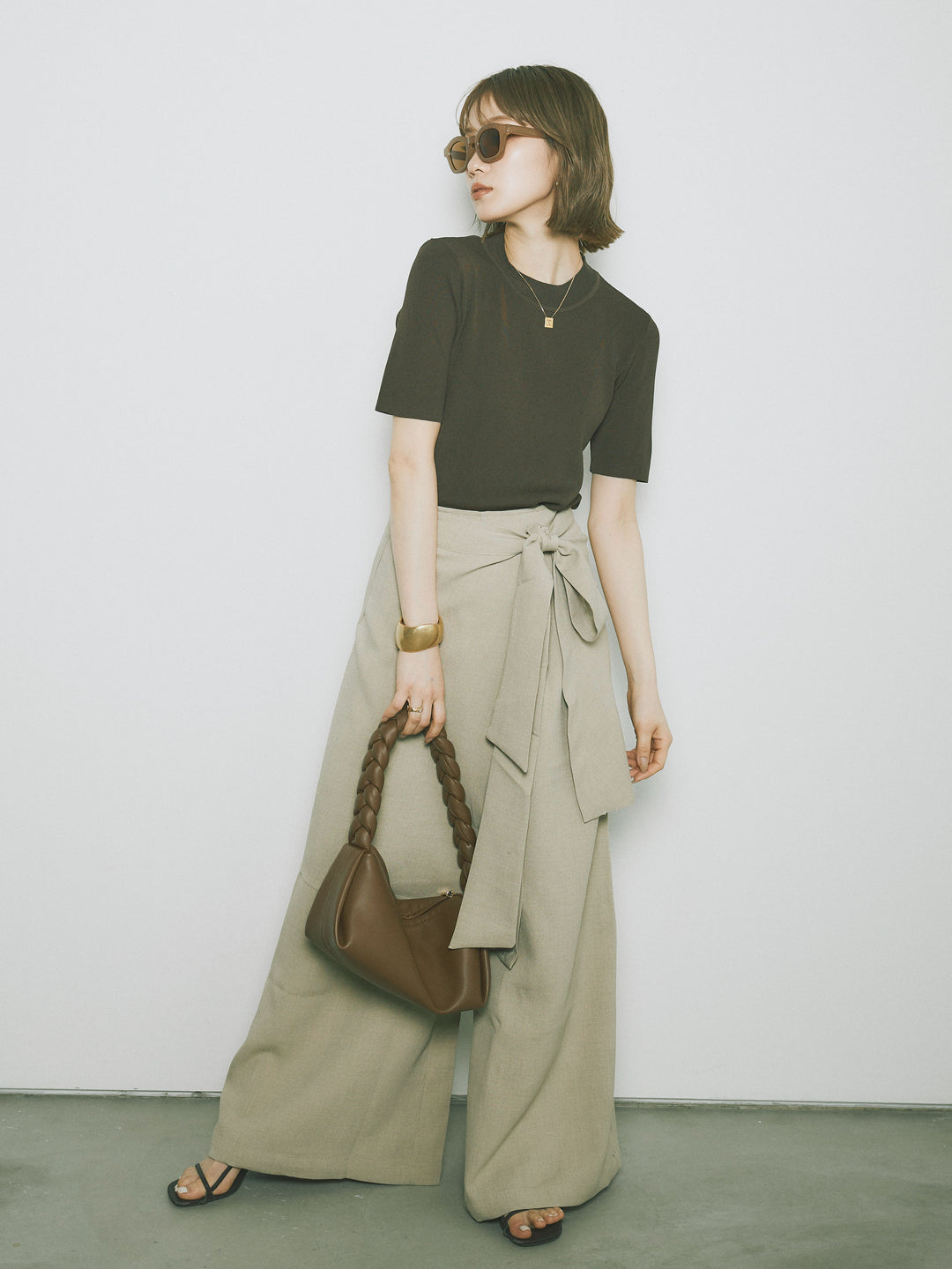 [預訂] 後開人造絲針織上衣/棕色