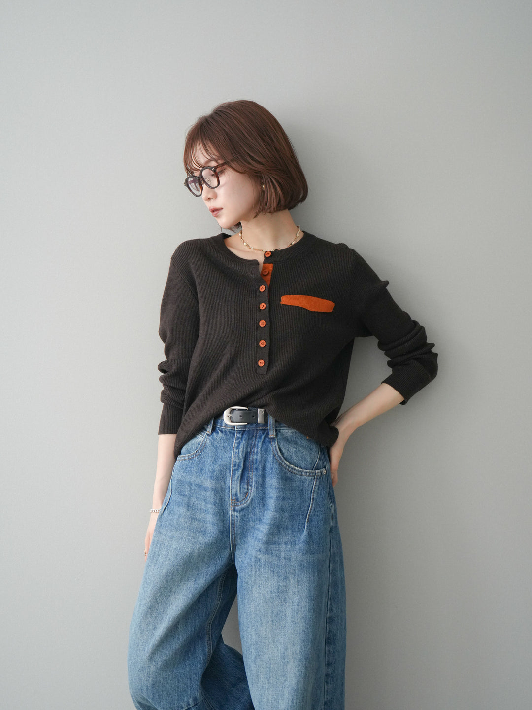 【預購】雙色拼接口袋亨利領針織衫/棕色