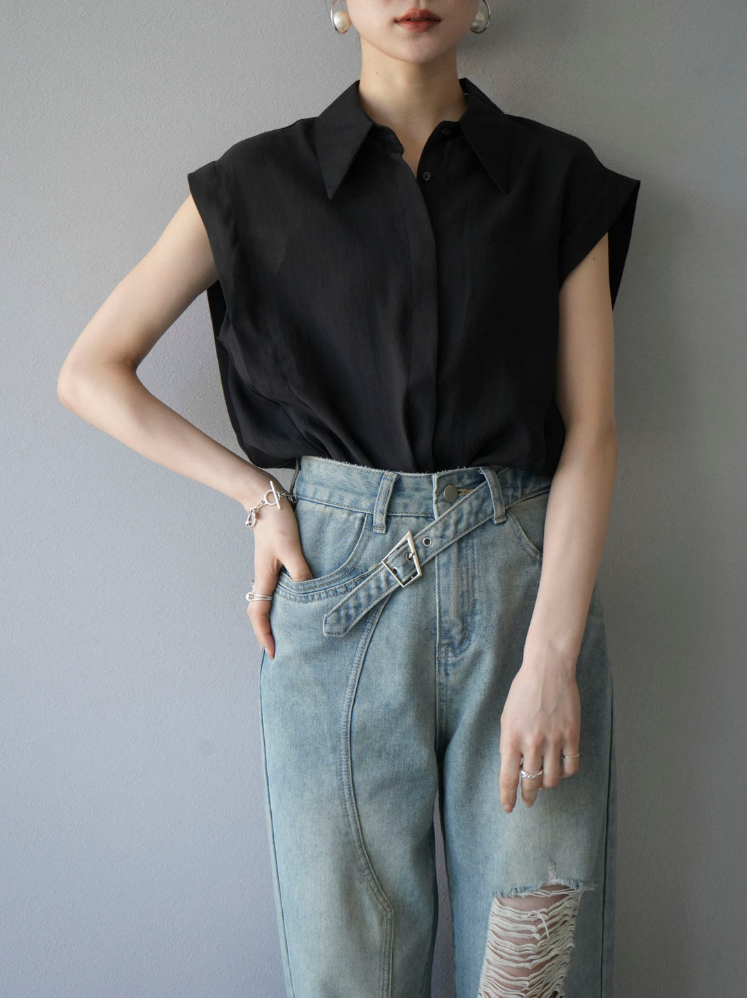 [Pre-order] Tuck shoulder sheer sleeveless shirt/Black