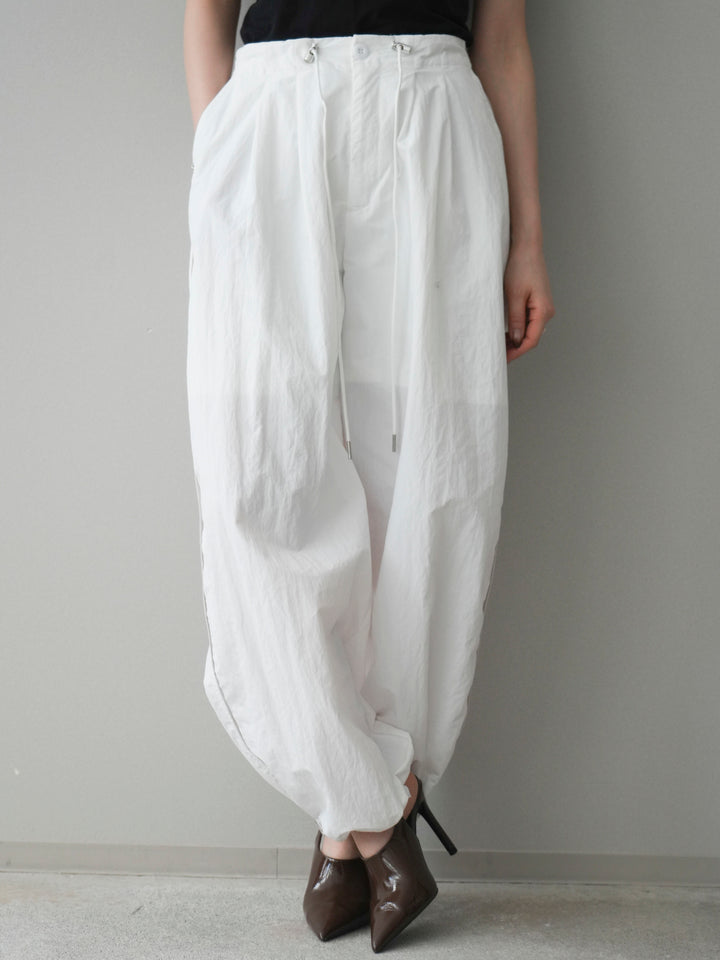 [予約]ドロストサイドラインナイロンパンツ/off