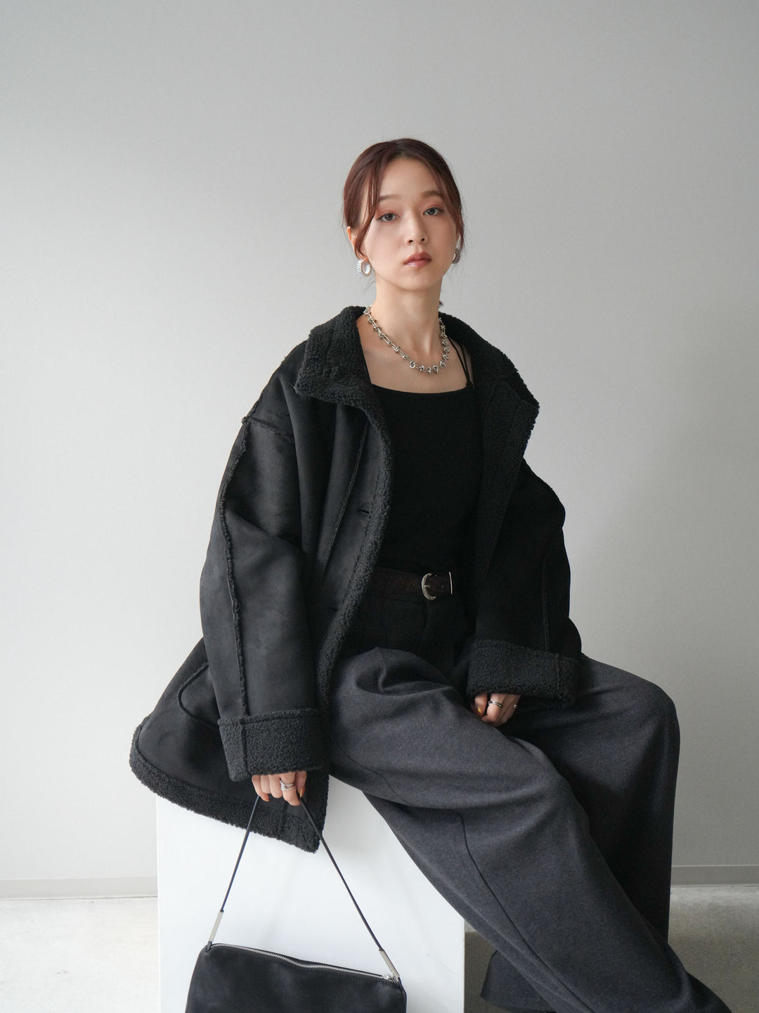 [SET]スタンドネックフェイクムートンミディアムコート+カップ付きバッククロスキャミソール(2set)