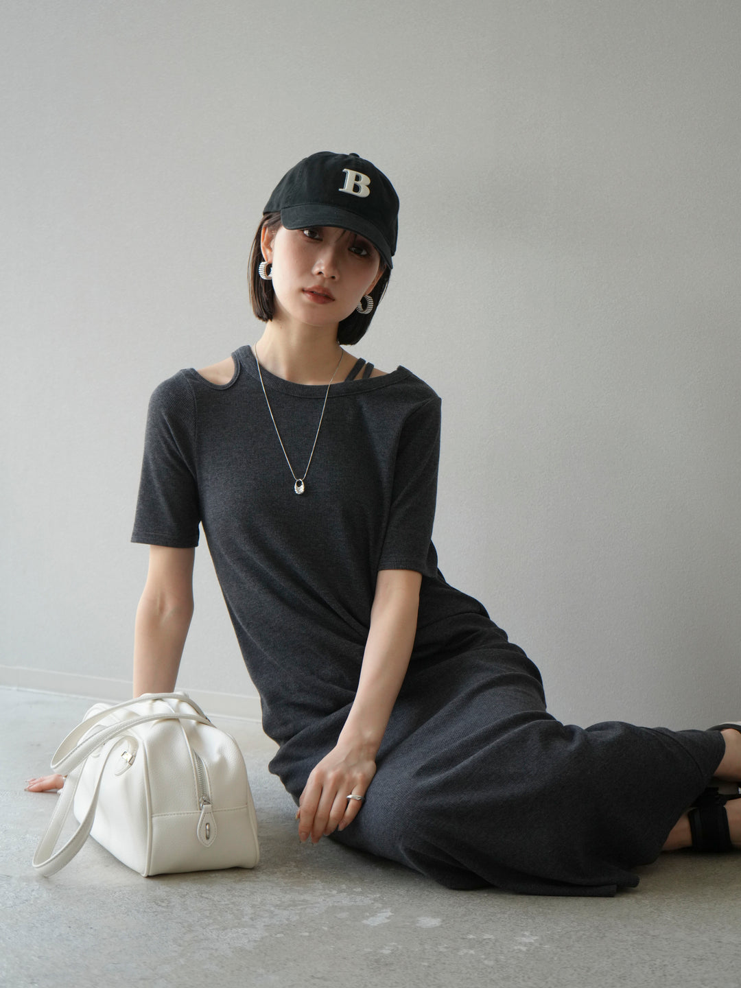 [予約]デザインネックカットリブワンピース/チャコール