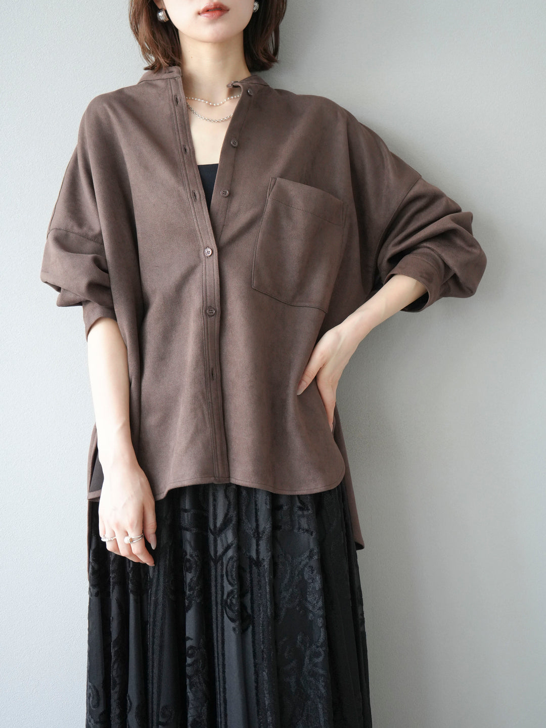 [SET]スエードバンドカラーオーバーシャツ+アンティーク柄フロッキーマキシスカート(2set)