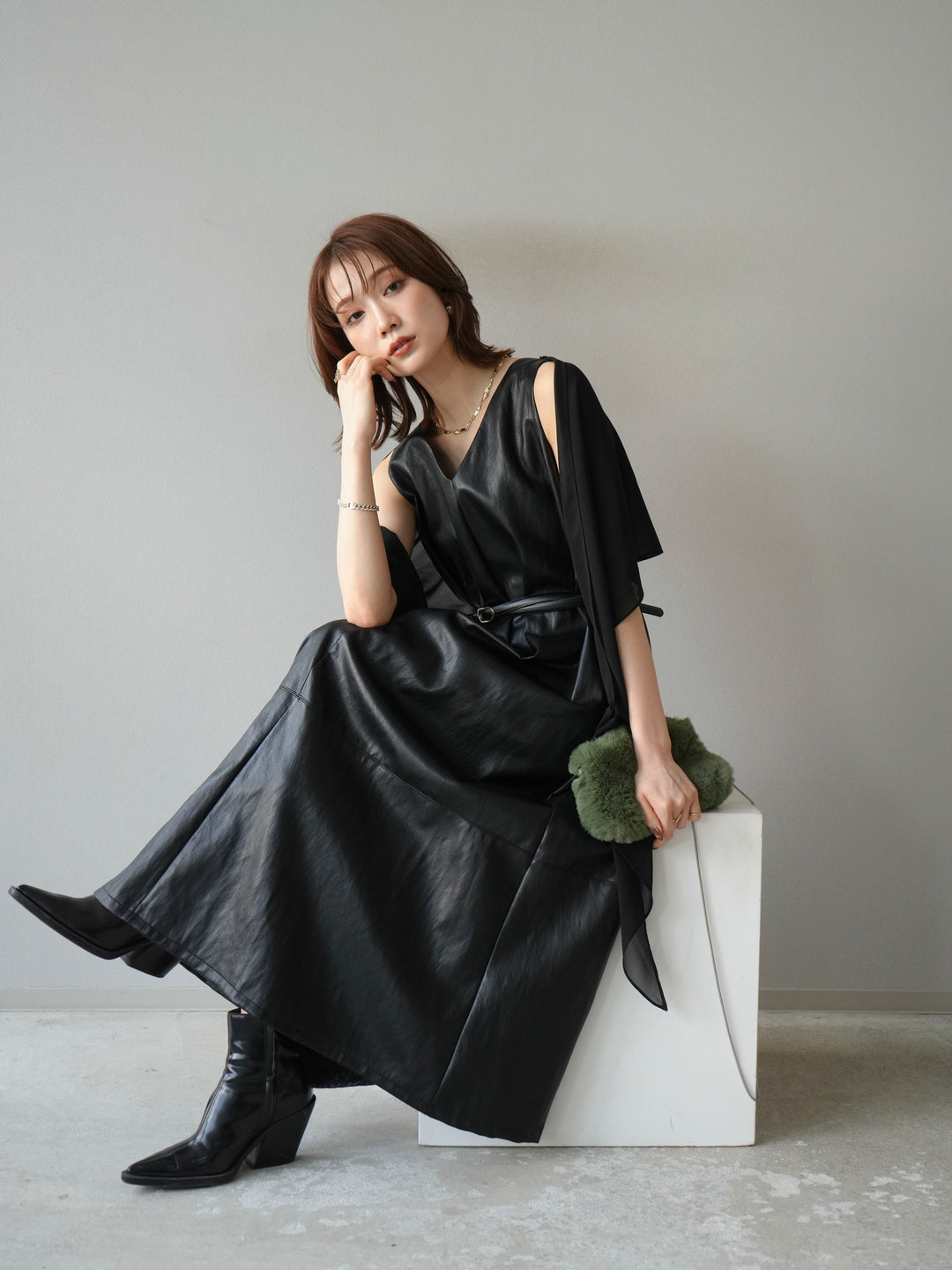 [予約]レザーAラインワンピース/ブラック