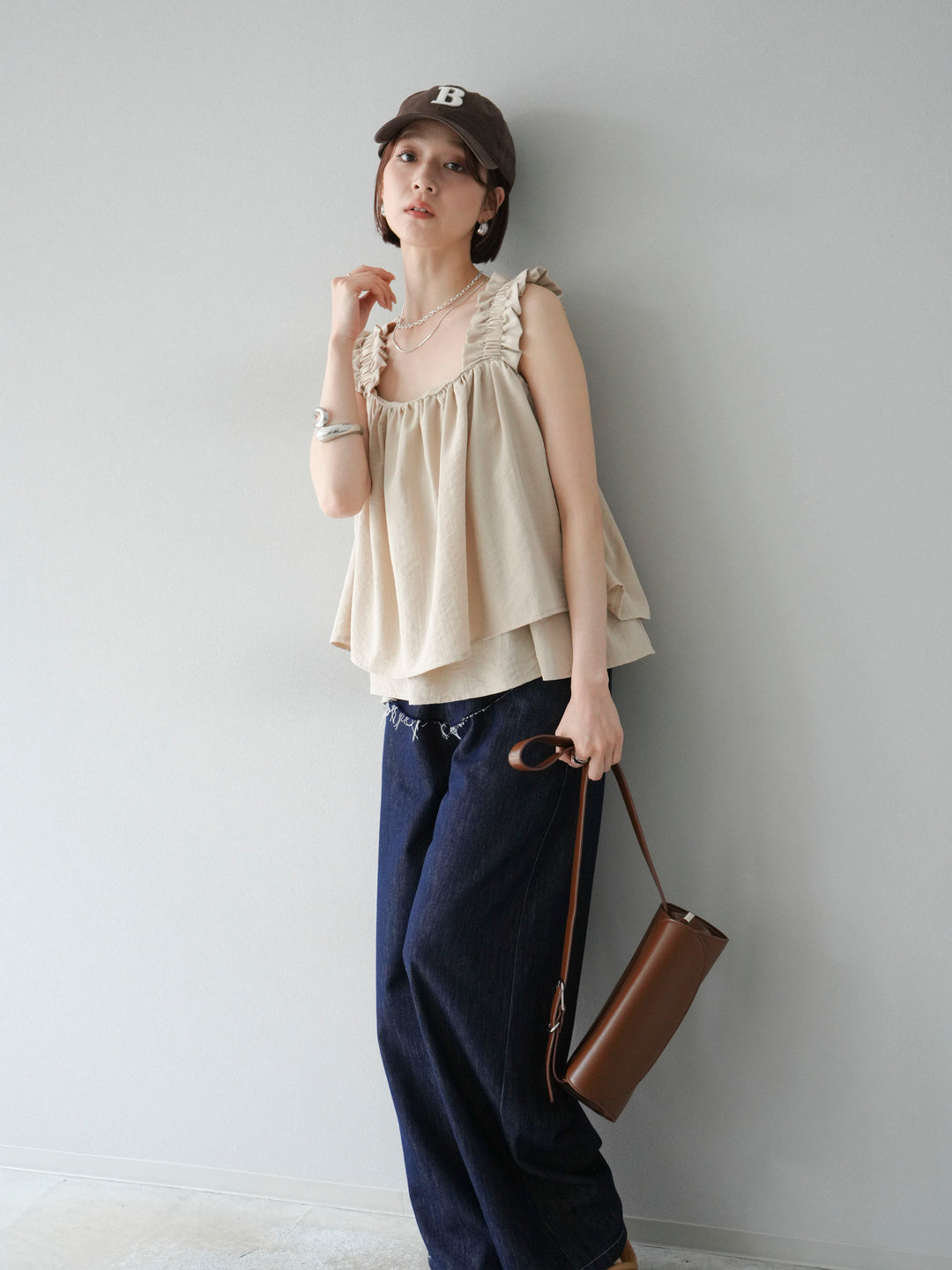 [SET] 縮肩喇叭背心 + 臀部設計牛仔褲 (2 件套)