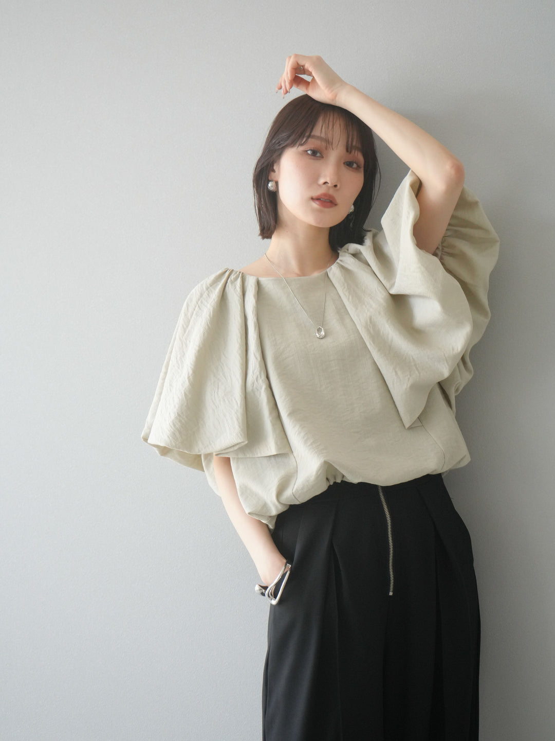 [SET] 燈籠袖褶襉設計上衣 + 拉鍊褶襉寬褲 (2 套)