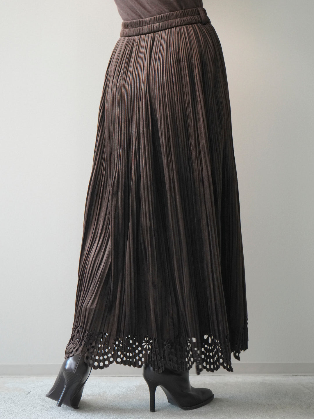 [予約]パンチングデザインスエードプリーツスカート/darkbrown