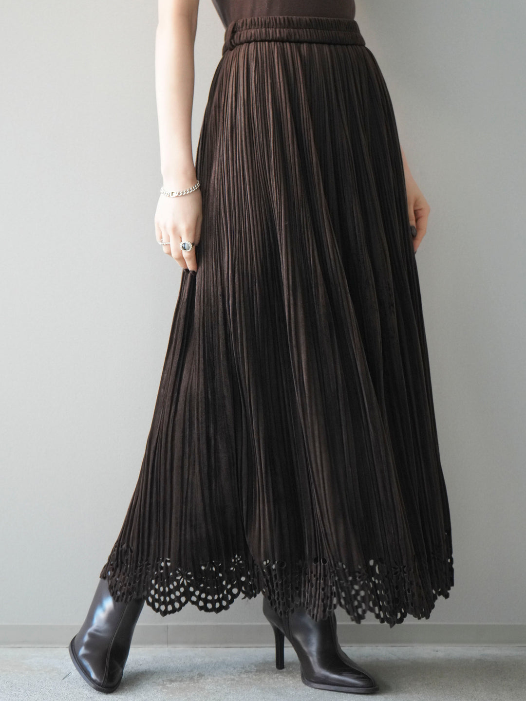 [予約]パンチングデザインスエードプリーツスカート/darkbrown