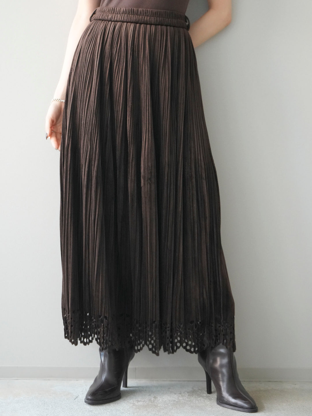 [予約]パンチングデザインスエードプリーツスカート/darkbrown