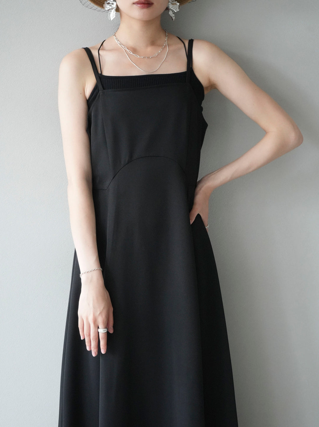 [Pre-order] Round-cut flared camisole dress/black