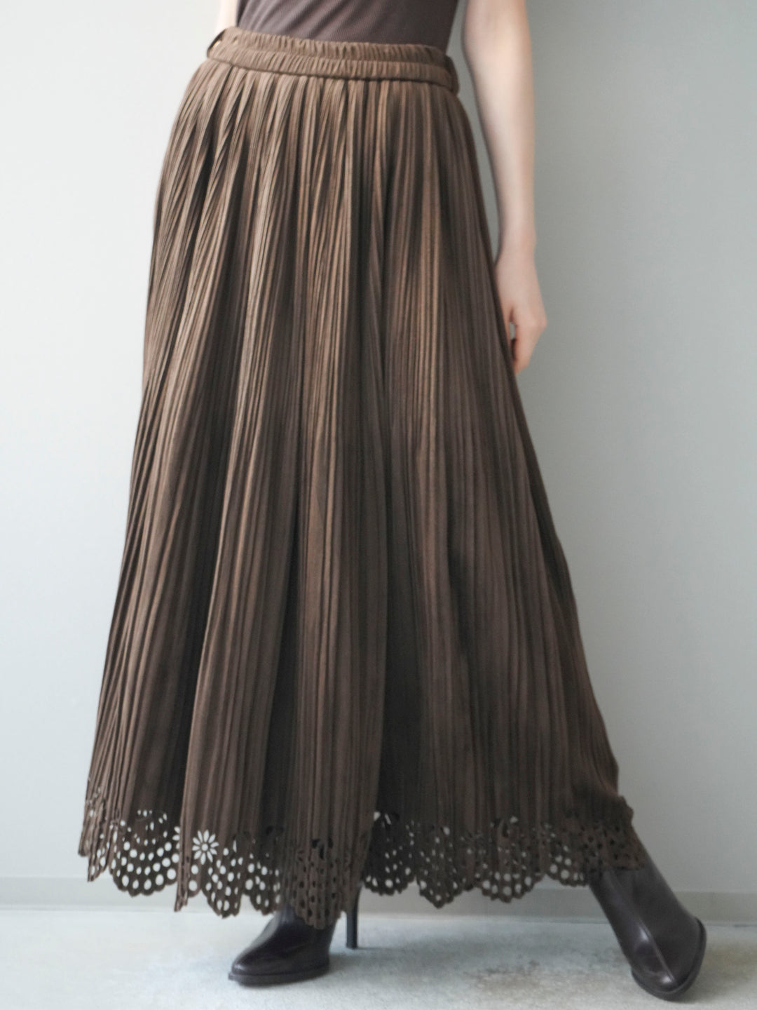 [予約]パンチングデザインスエードプリーツスカート/brown