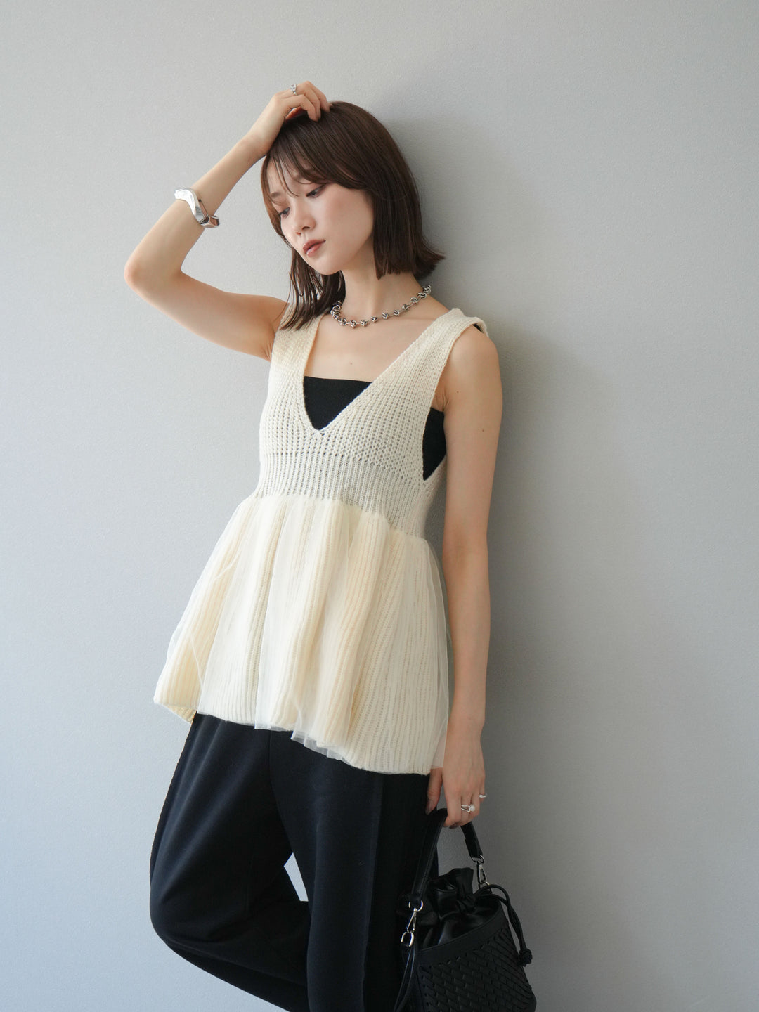 [SET] 薄紗層疊荷葉邊針織背心 + 兩用設計運動褲（2 件組）