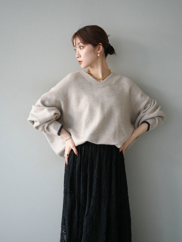 【預購】V領拼色袖針織套頭衫/米色