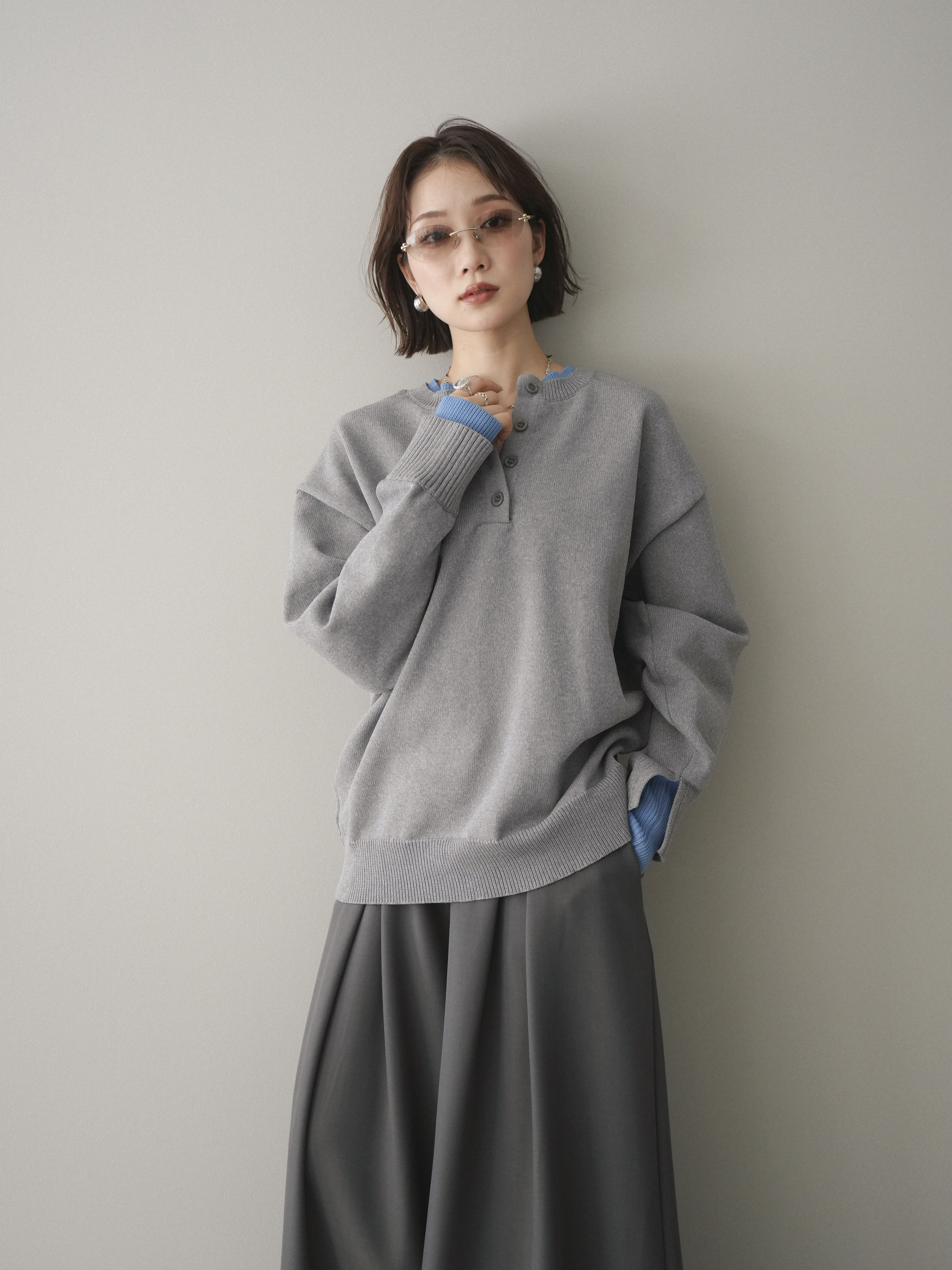 予約]2WAYネック配色レイヤードニットプルオーバー/gray – Lumier