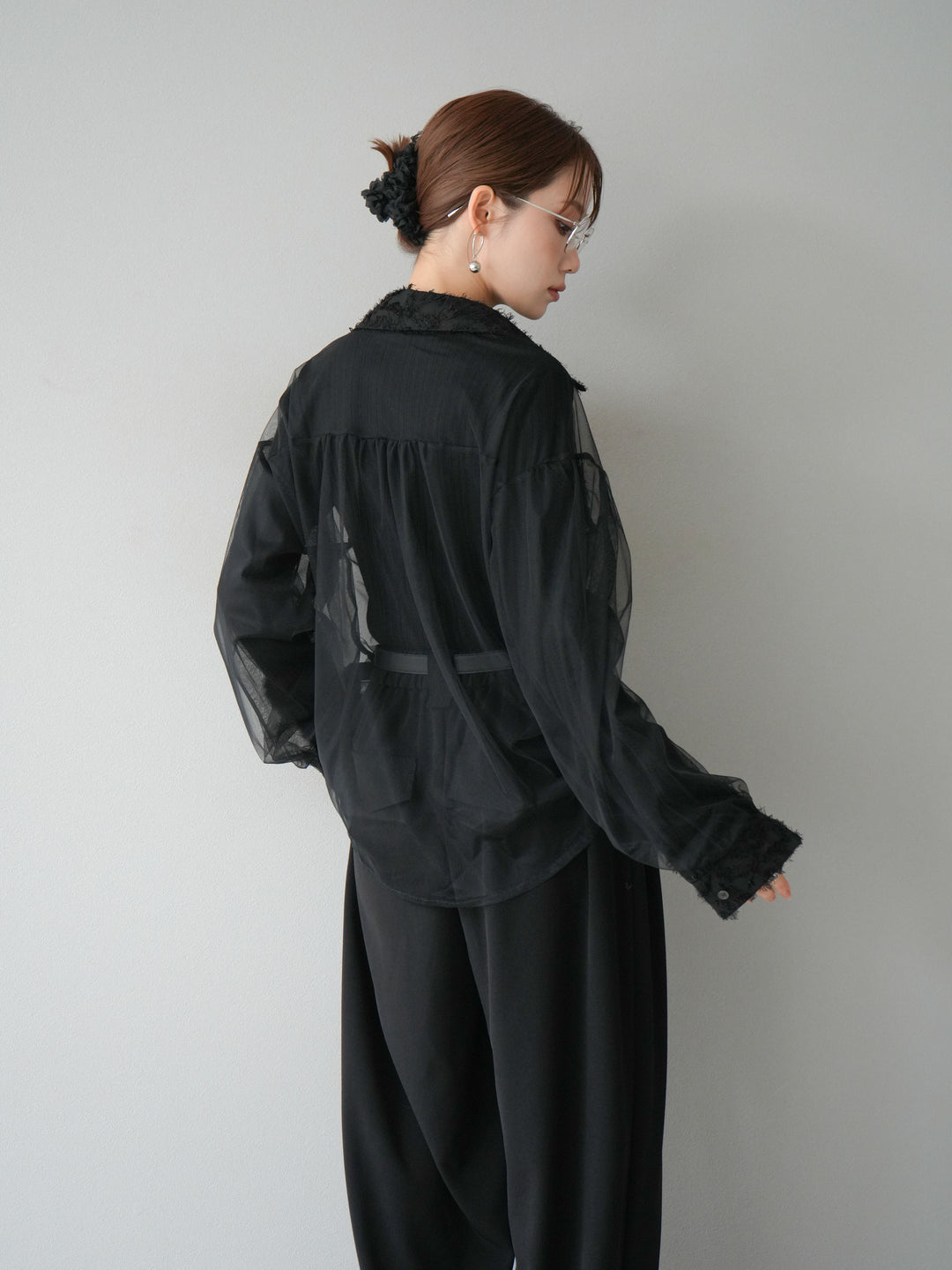 [SET]フリンジジャガード×チュールレイヤードシャツ+アームシャギーランダムリブニットトップス+ベルト付タックワイドパンツ(3set)