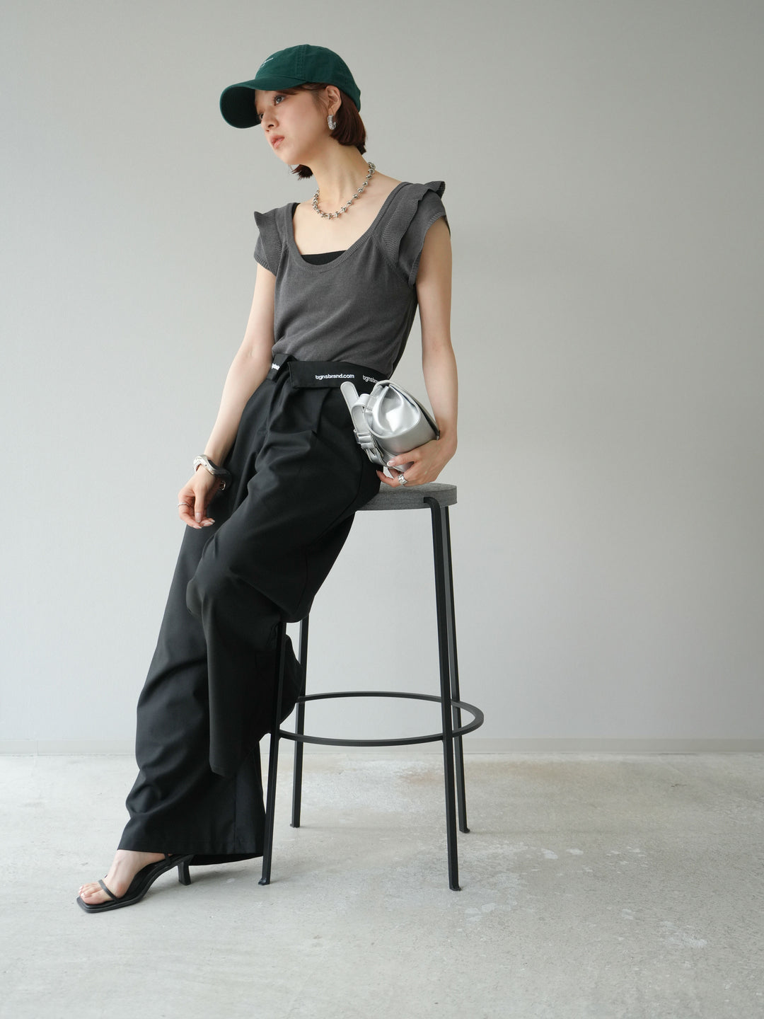 [予約]リネンタッチフリルニットタンクトップ/チャコール