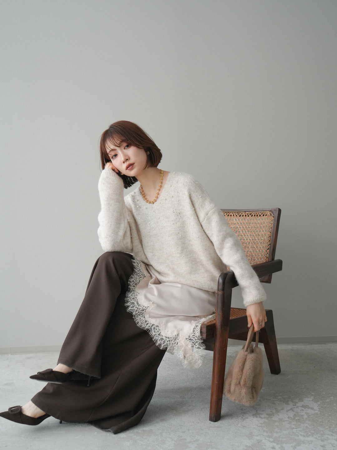 [SET]パール×ビジューVネックニットプルオーバー+アシンメトリーサテンレースキャミソール+テープベルトタックバギーパンツ(3set)