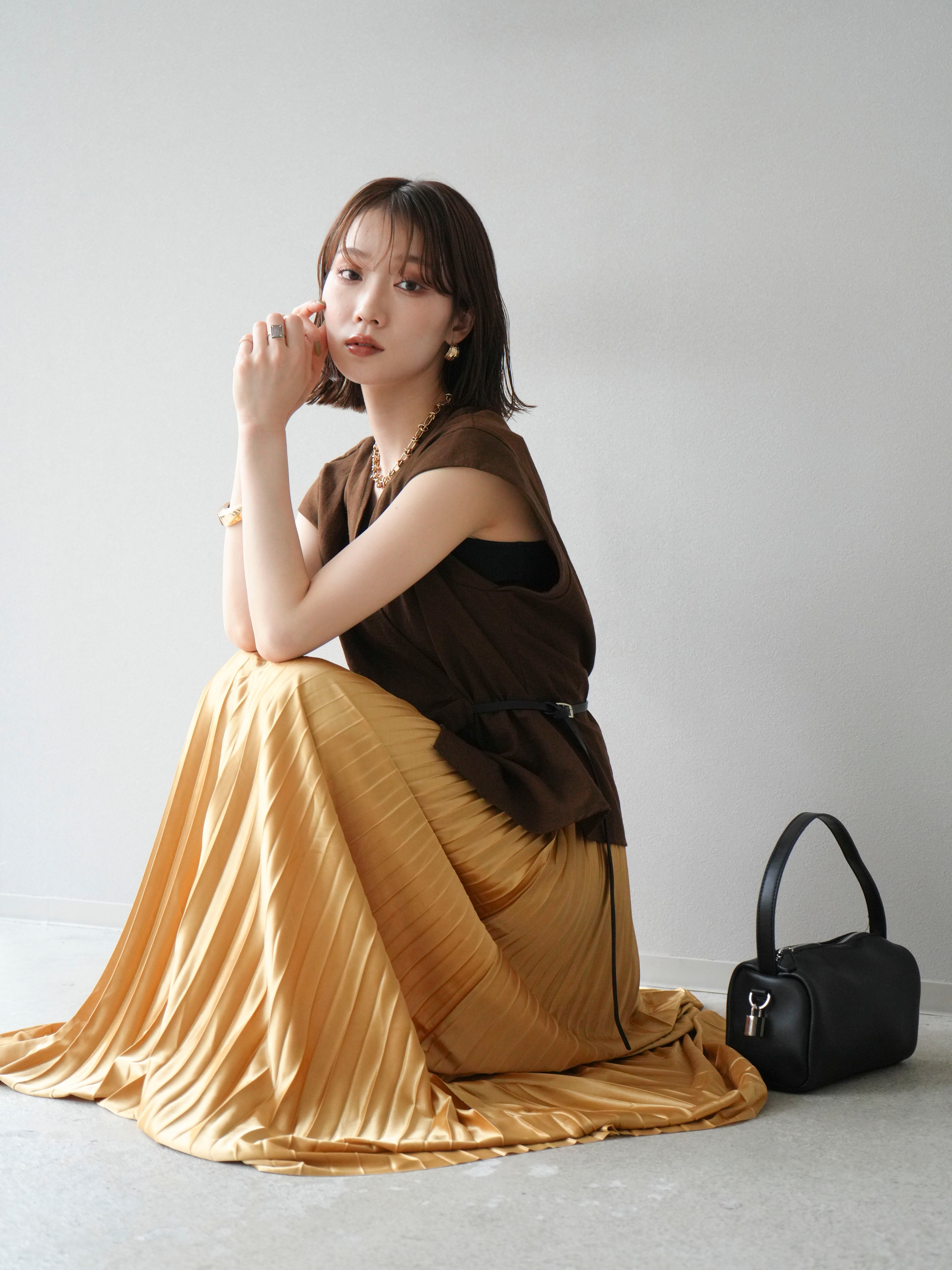 予約]サテンプリーツマキシスカート/マスタード – Lumier