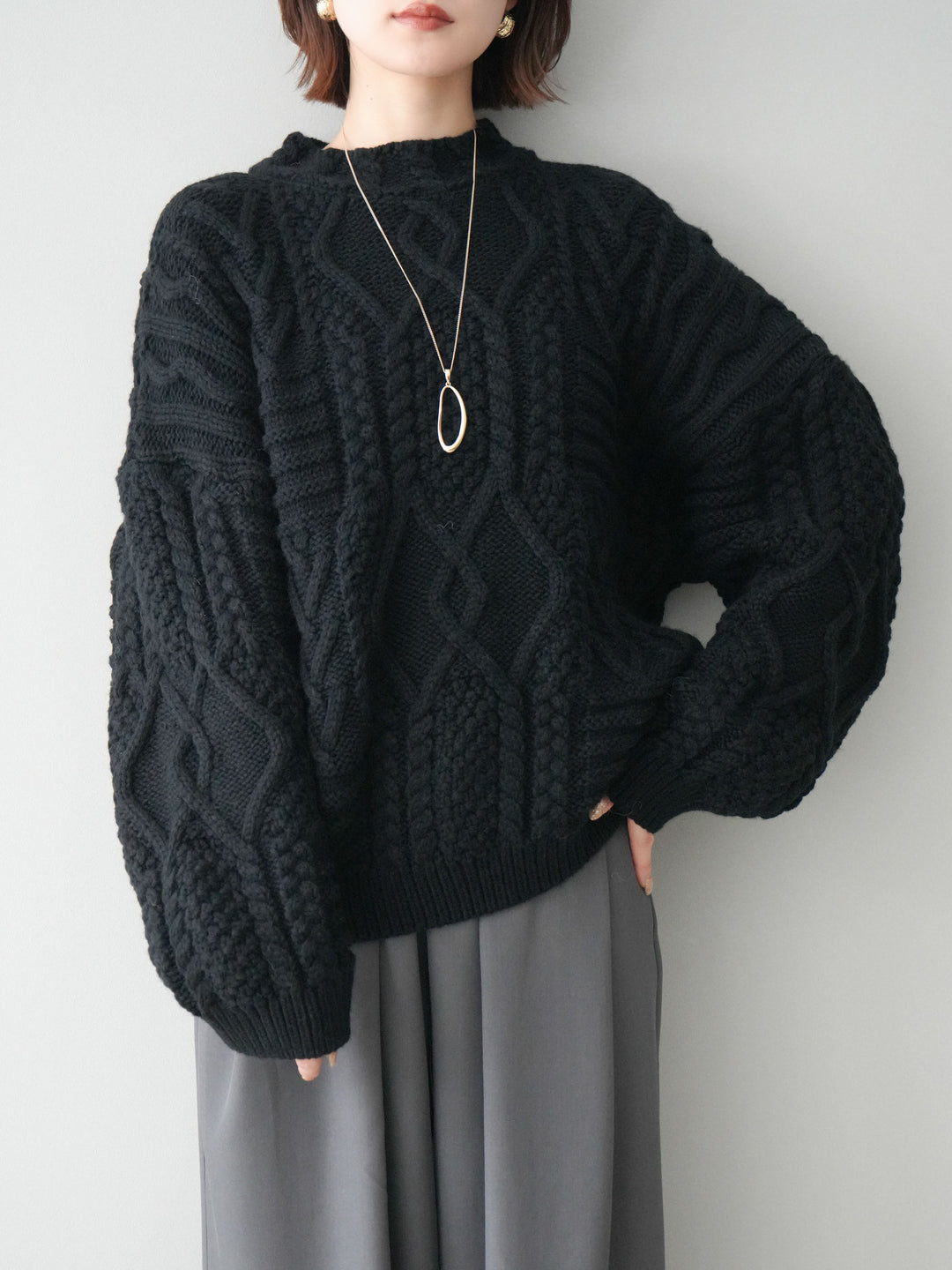 [予約]ケーブル編みモックネックニットプルオーバー/black