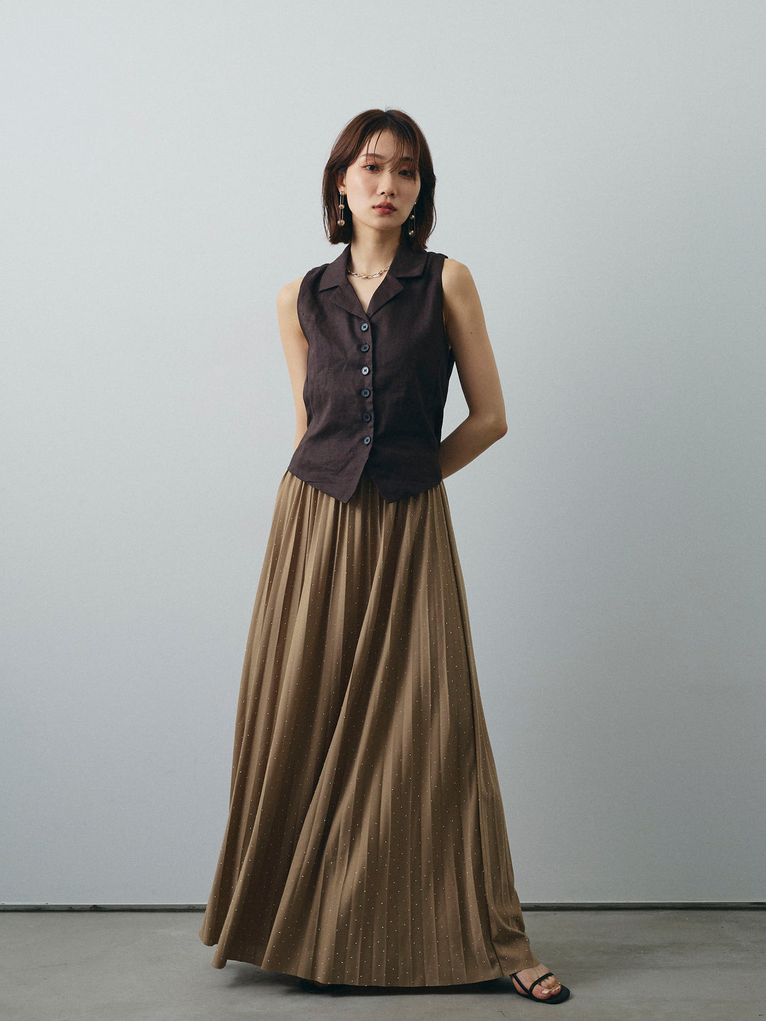 [予約]ラインストーンプリーツスカート/ベージュ