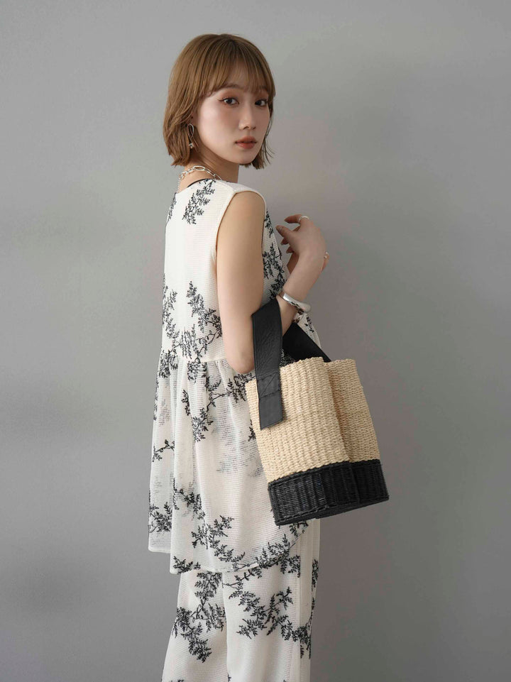 [予約]リーフ柄メッシュVネックフレアトップス/アイボリー