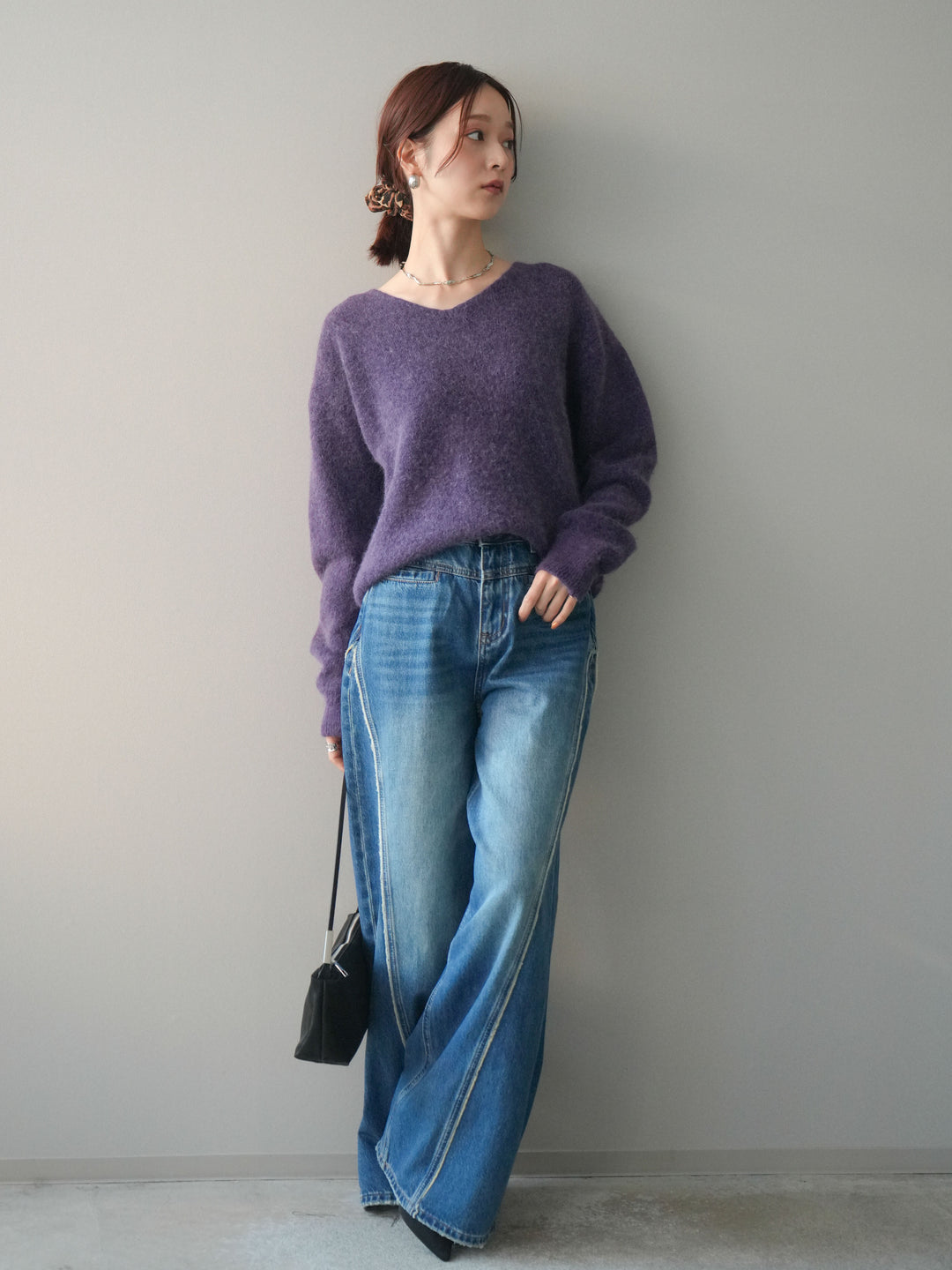 [SET]シュシュ付きアンゴラタッチVネックニットプルオーバー+サイドフリンジワイドデニムパンツ(2set)