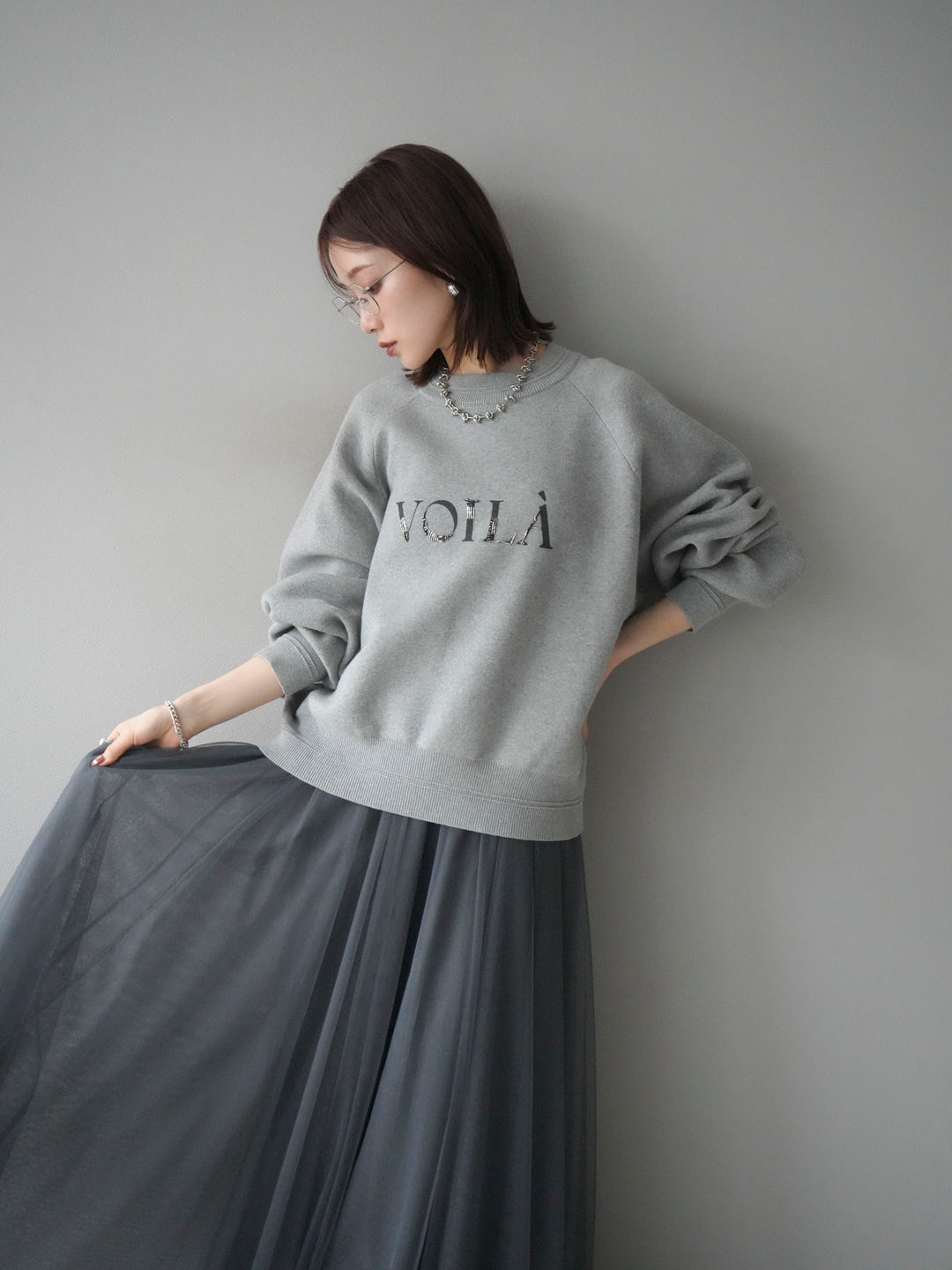 [予約]スウェットライクビーズロゴ刺繍ニットプルオーバー/mokugray