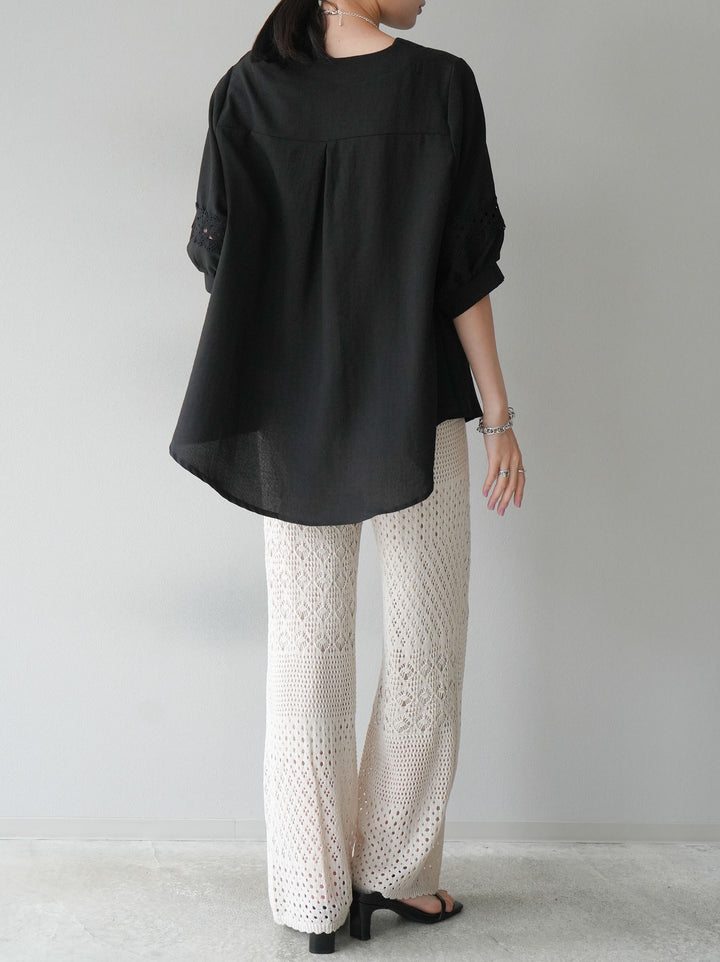 [Pre-order] Linen-touch sleeve cutwork tuck blouse/black