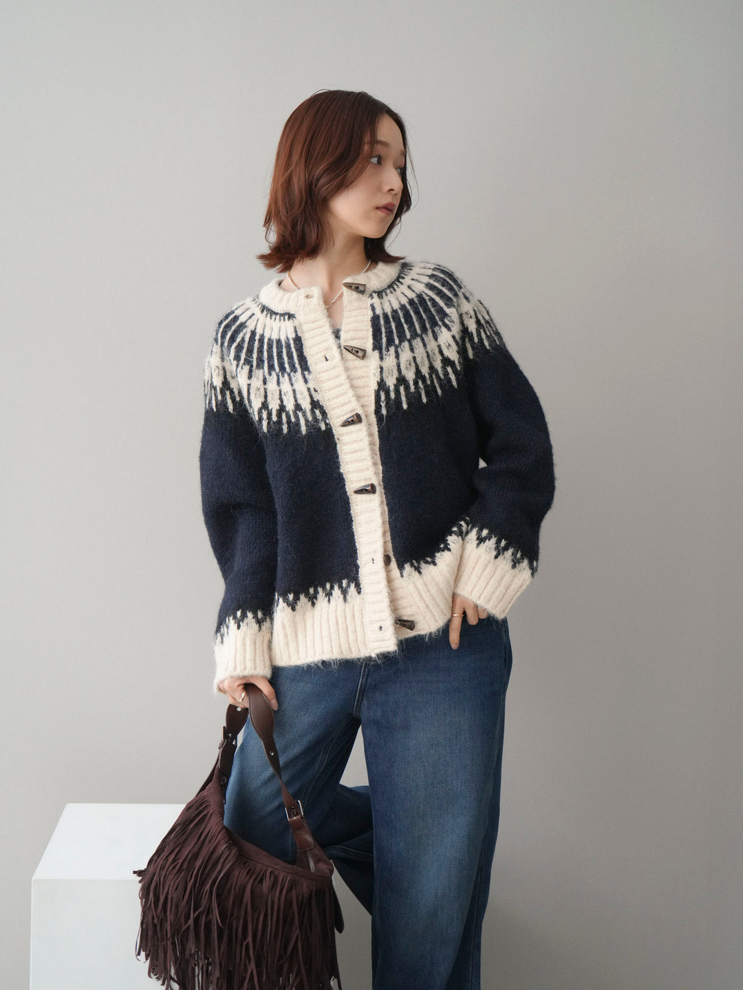 [SET]トグルボタン求心柄ニットカーディガン+裏起毛裾フリンジワイドデニムパンツ(2set)