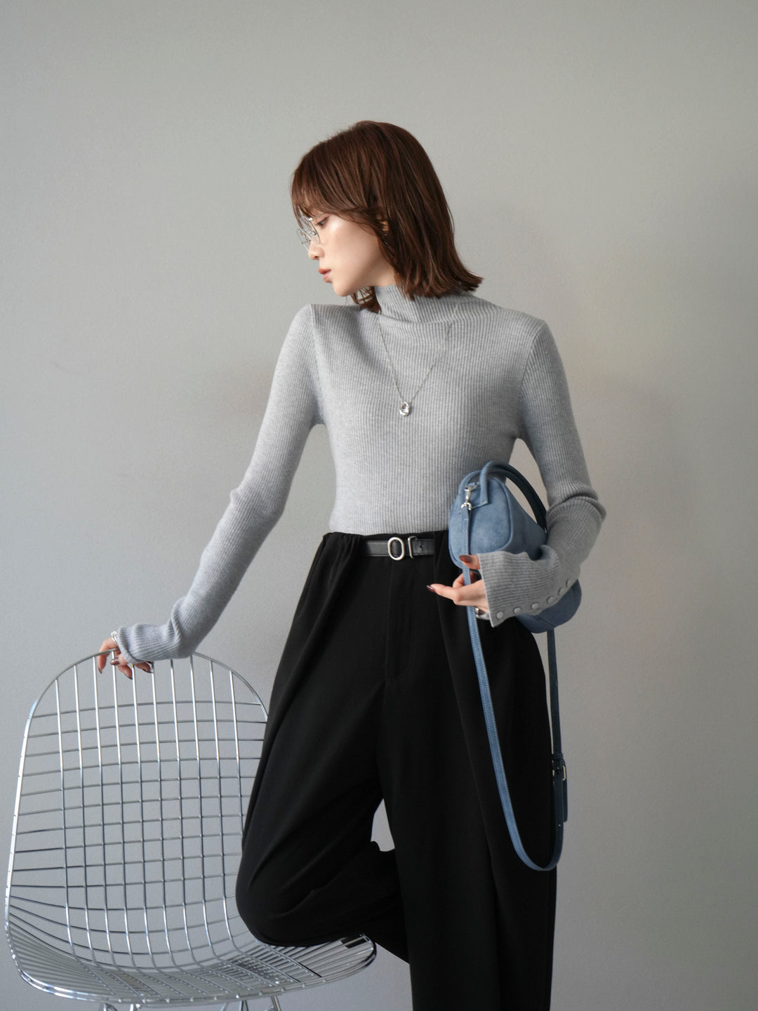 [予約]袖ボタンボトルネックリブニットトップス/杢グレー