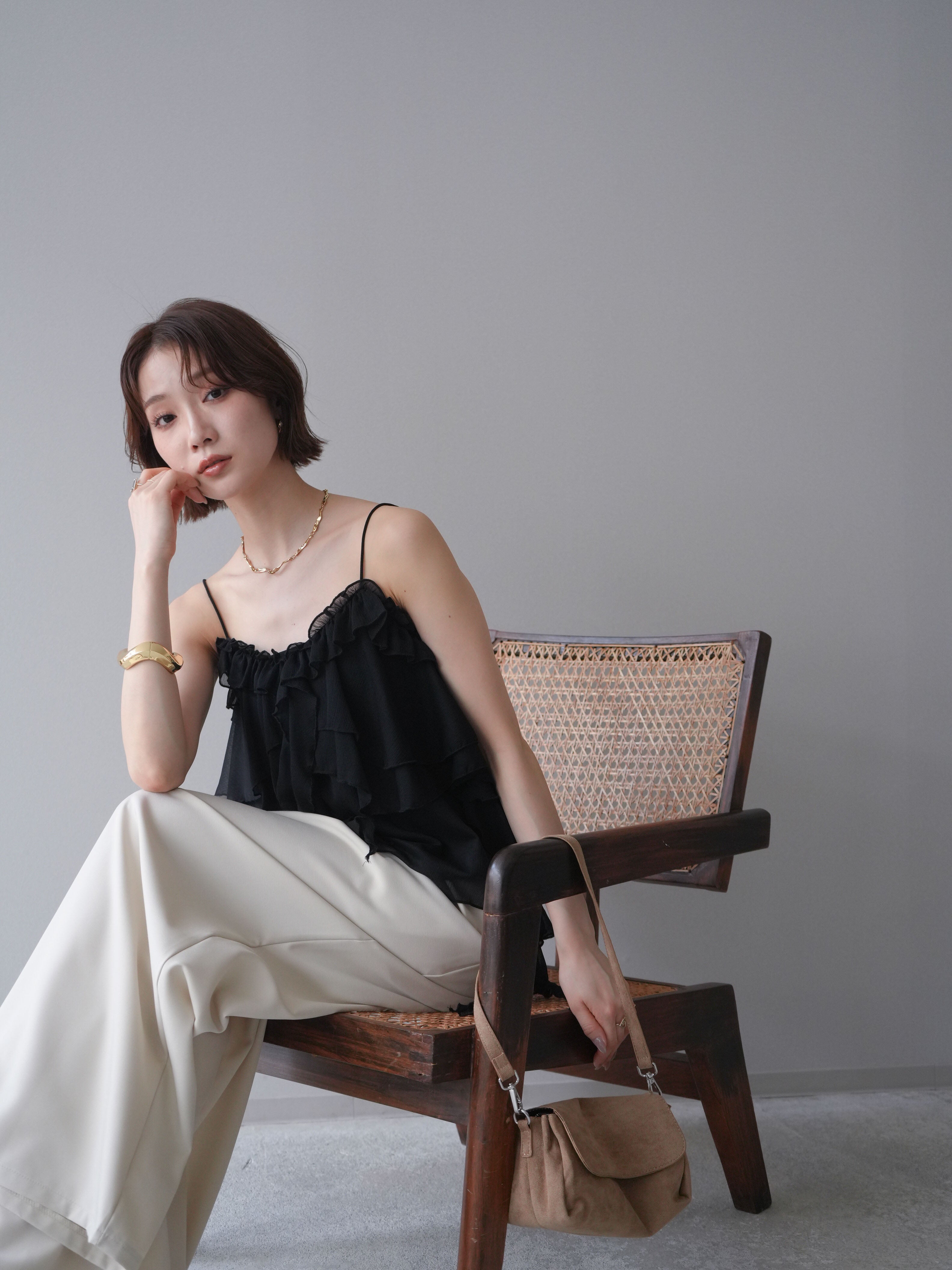 予約]エアリーラッフルキャミソール/black – Lumier