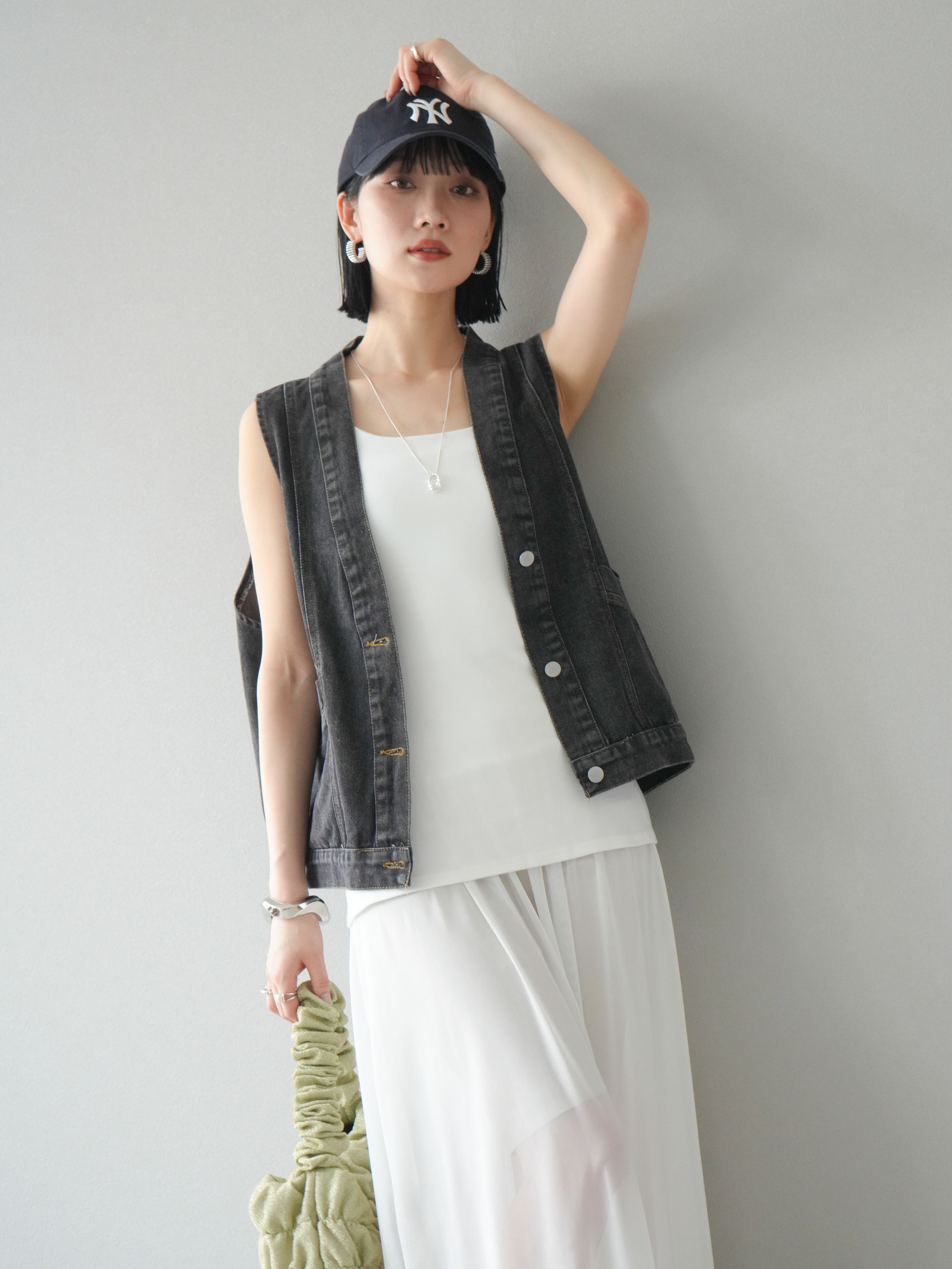 予約]Vネックデザインデニムベスト/ブラック – Lumier