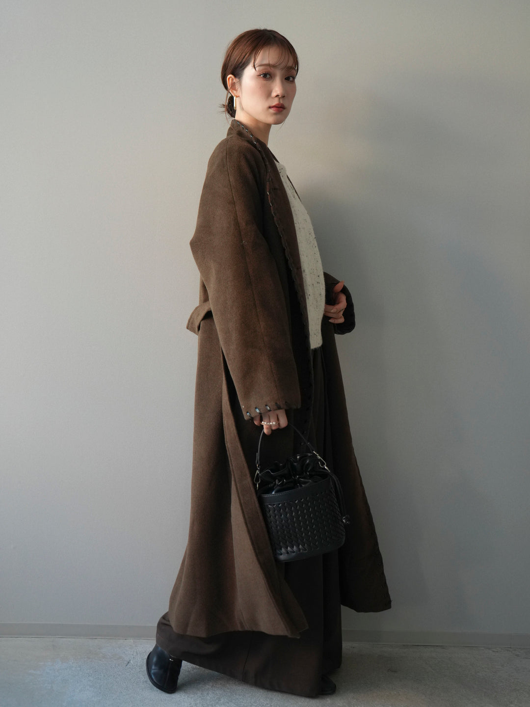 [SET]ハンドステッチ裏中綿ロングコート+ツイストネックラメネップヤーンニットプルオーバー+テープベルトタックバギーパンツ(3set)