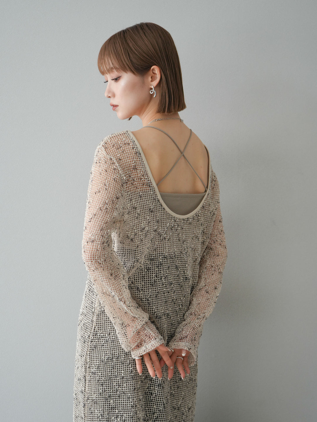 [預購] 鏤空網眼露背洋裝/象牙白