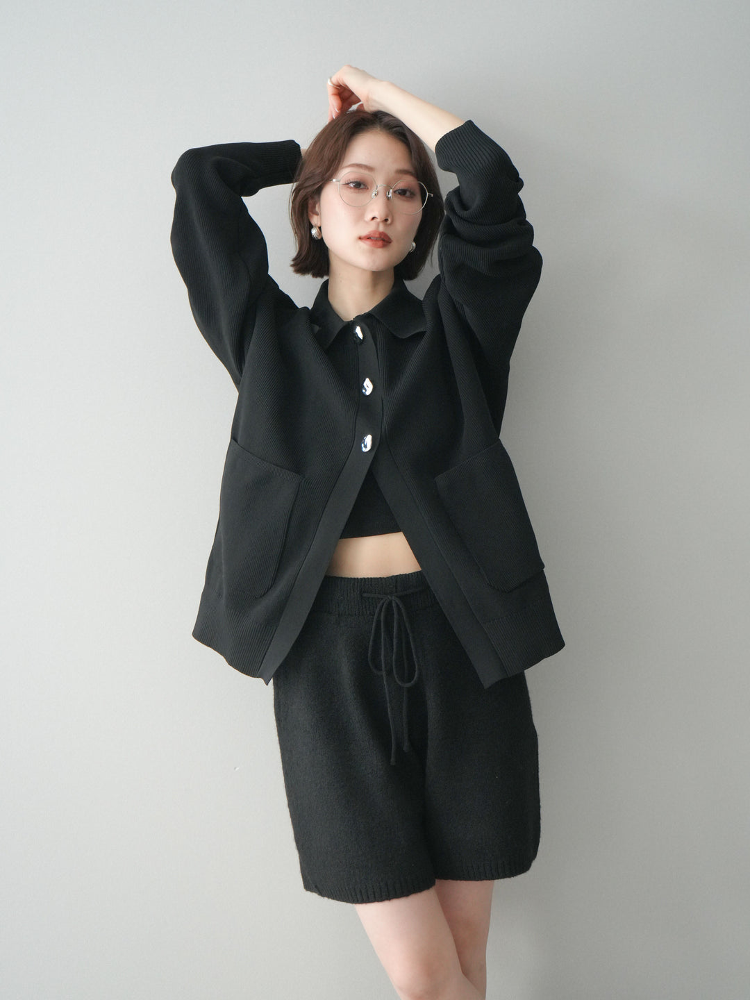 [予約]メタルボタン襟付きポリエステルニットカーディガン/black