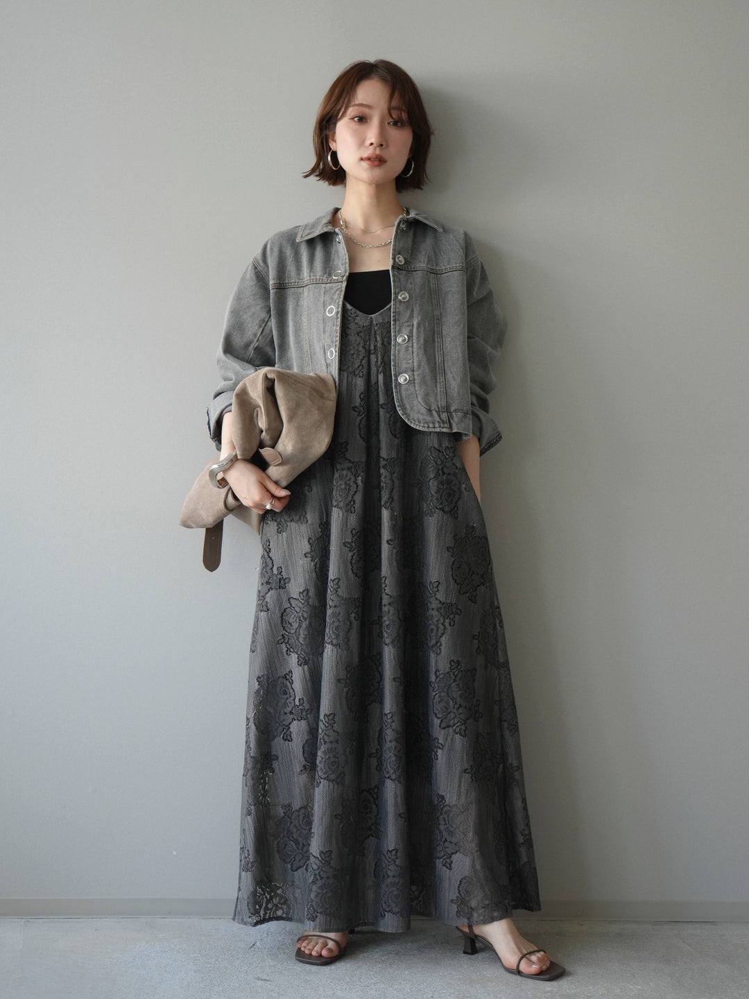【預購】花朵蕾絲吊帶洋裝 / 灰色