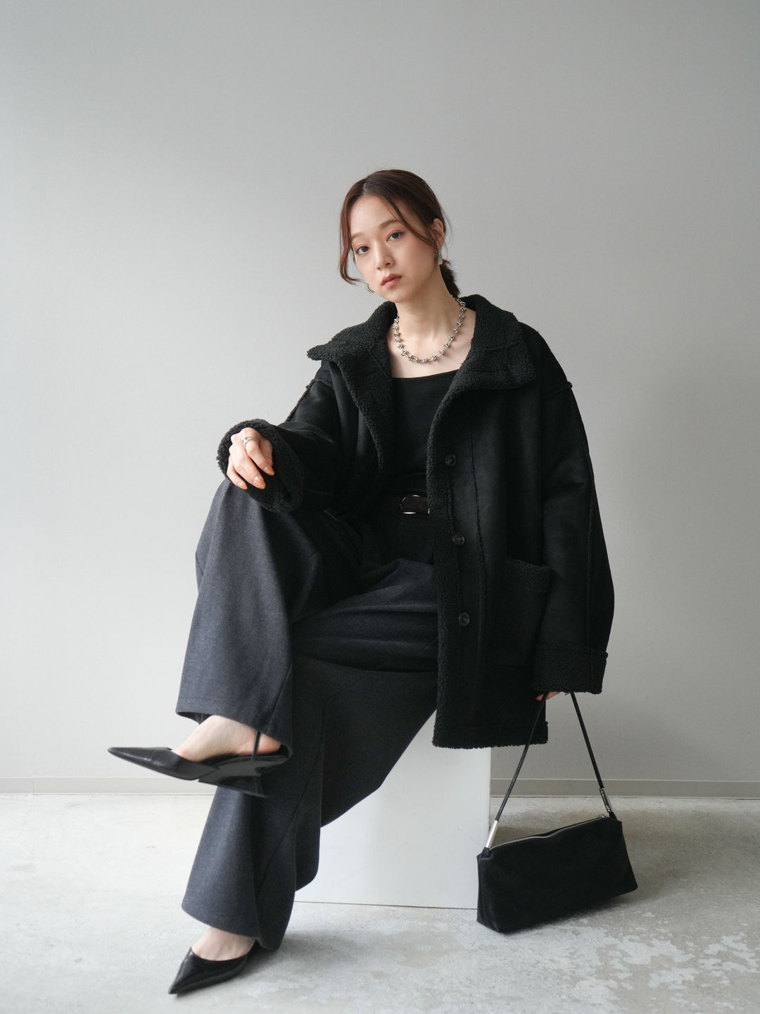 [SET]スタンドネックフェイクムートンミディアムコート+カップ付きバッククロスキャミソール(2set)