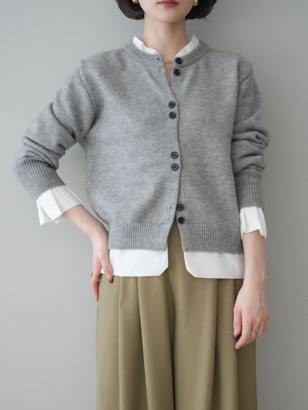 【預購】梭織布料對接針織開襟衫/淺灰色