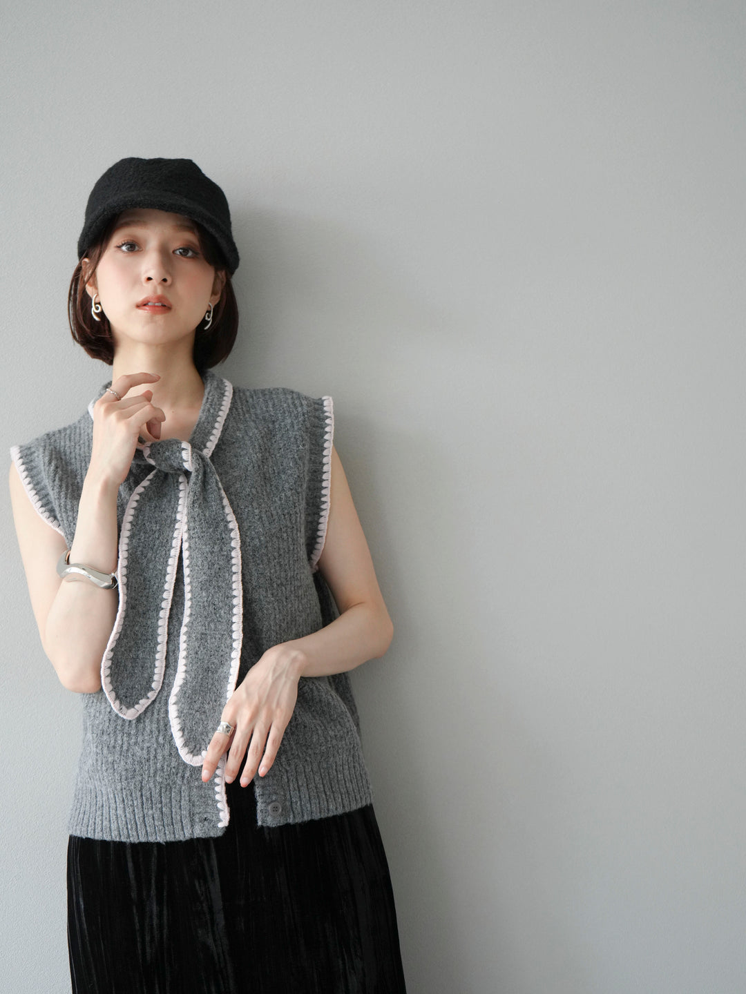[予約]ステッチデザインボウタイニットベスト/グレー