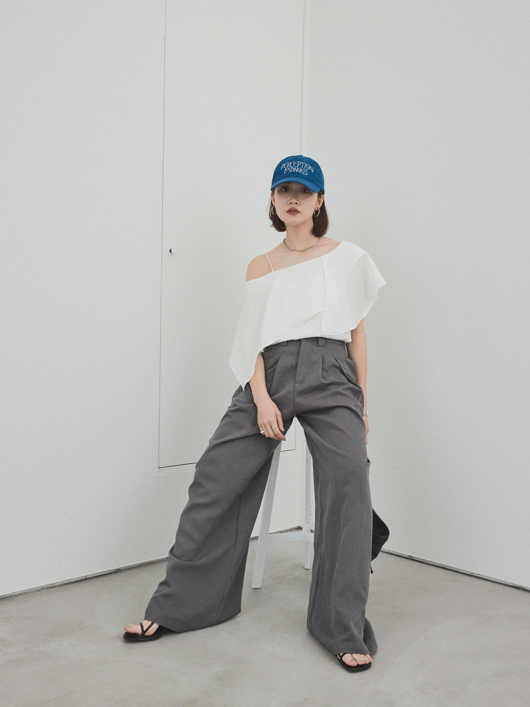 [SET]ワンショルラッフルブラウス+リネンタッチタックワイドパンツ (2set)