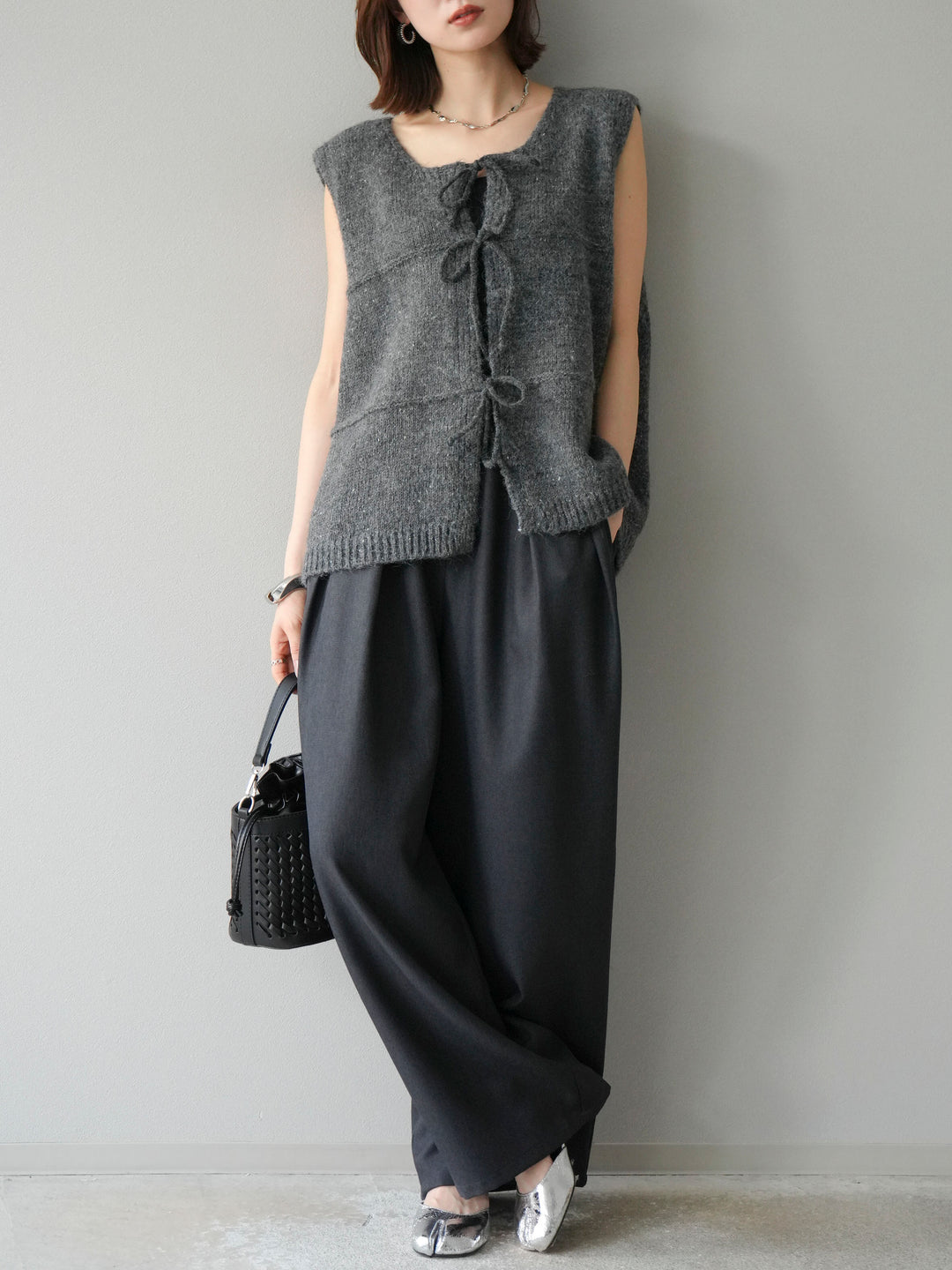 [予約]レザーパイピングタックワイドパンツ/グレー