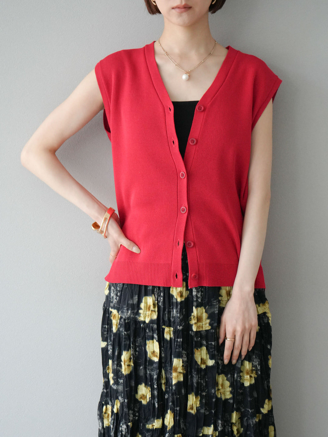 [SET] V領人造絲針織背心+花邊長裙（2件組）