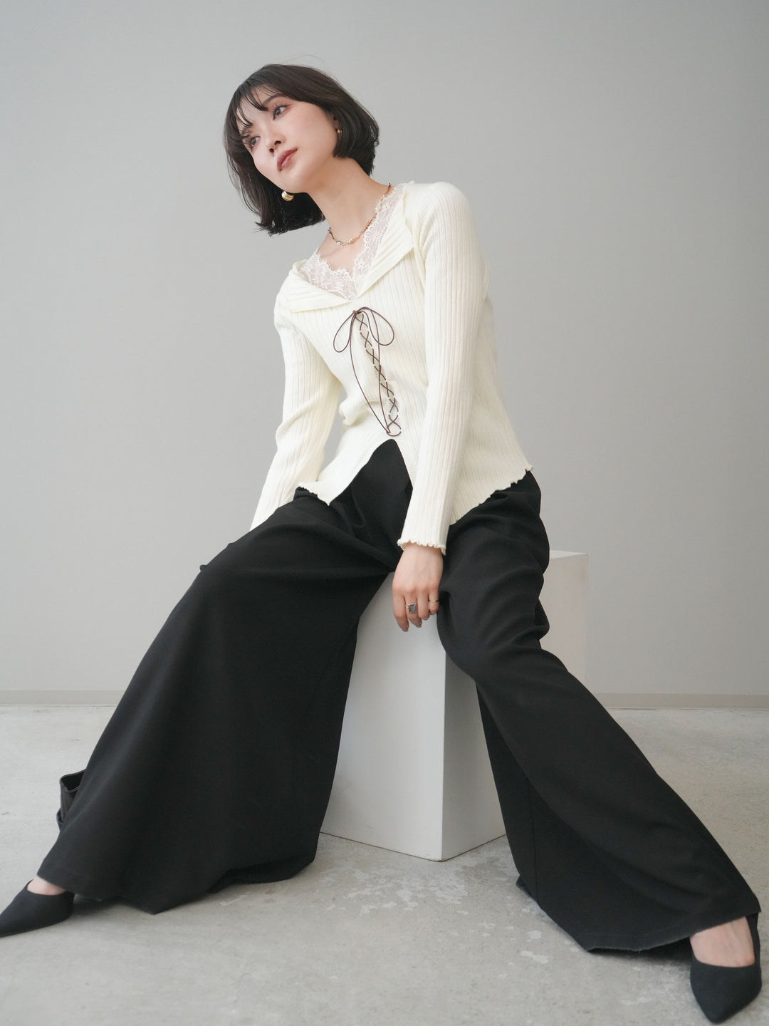 [予約]レースネックレースアップリブニットトップス/ivory