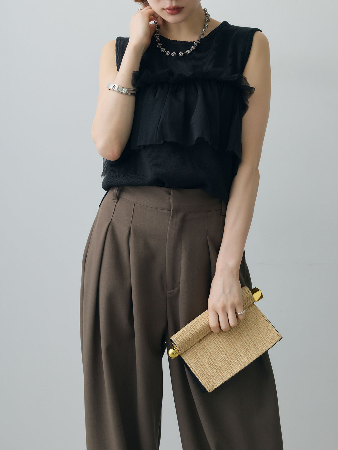 [予約]チュールフリルニットノースリトップス/charcoal