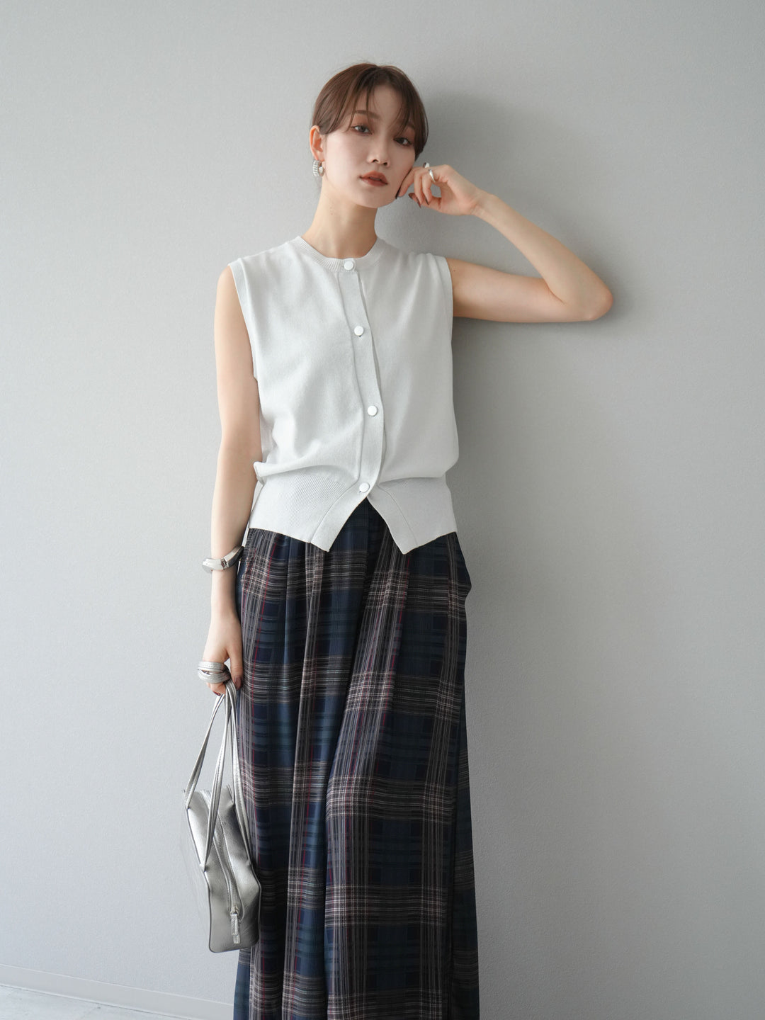 [SET] 金銀絲針織背心 + 透視格紋寬鬆褲 (2 件套)