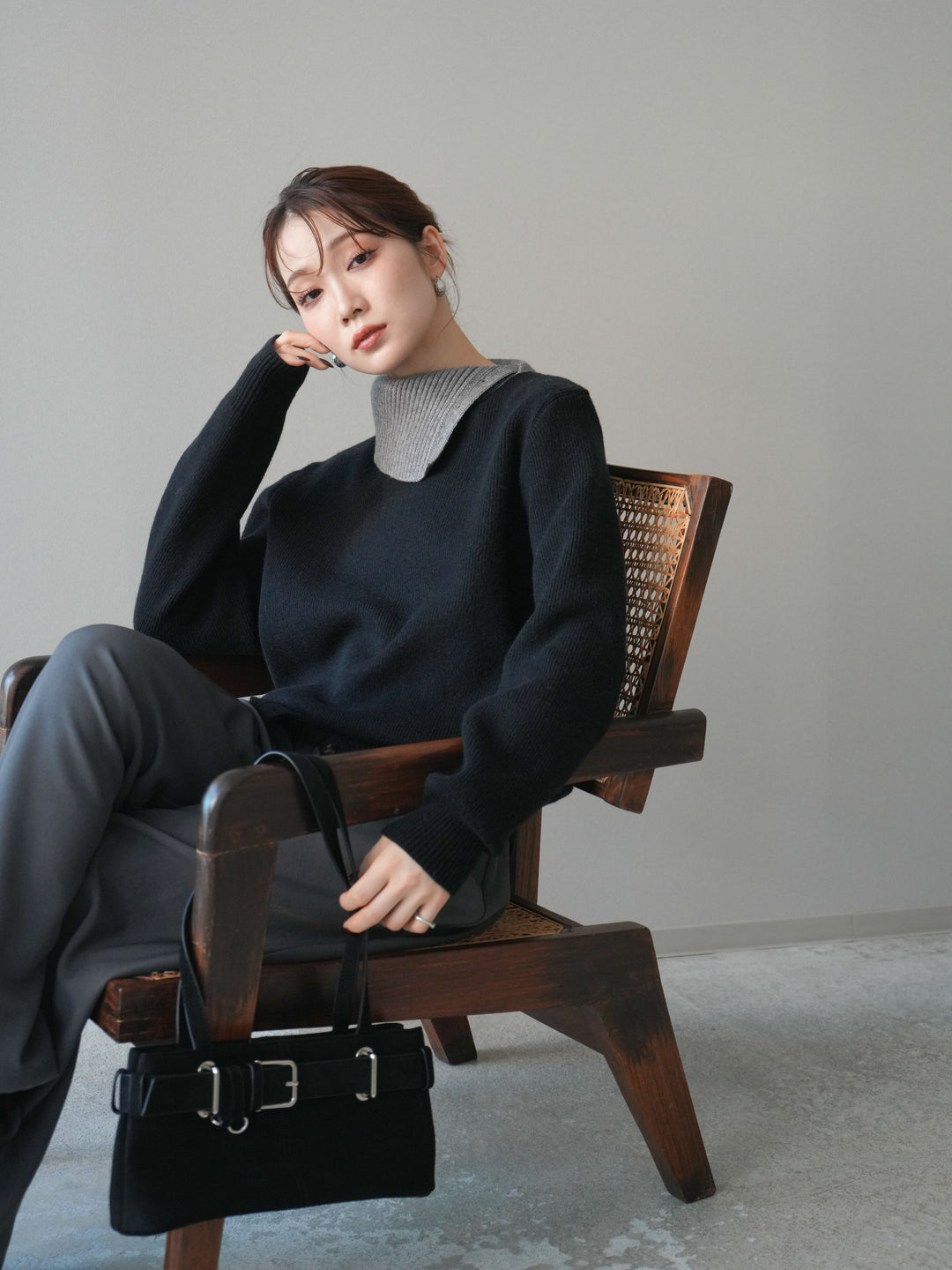 [予約]デザインネックバイカラーニットプルオーバー/black