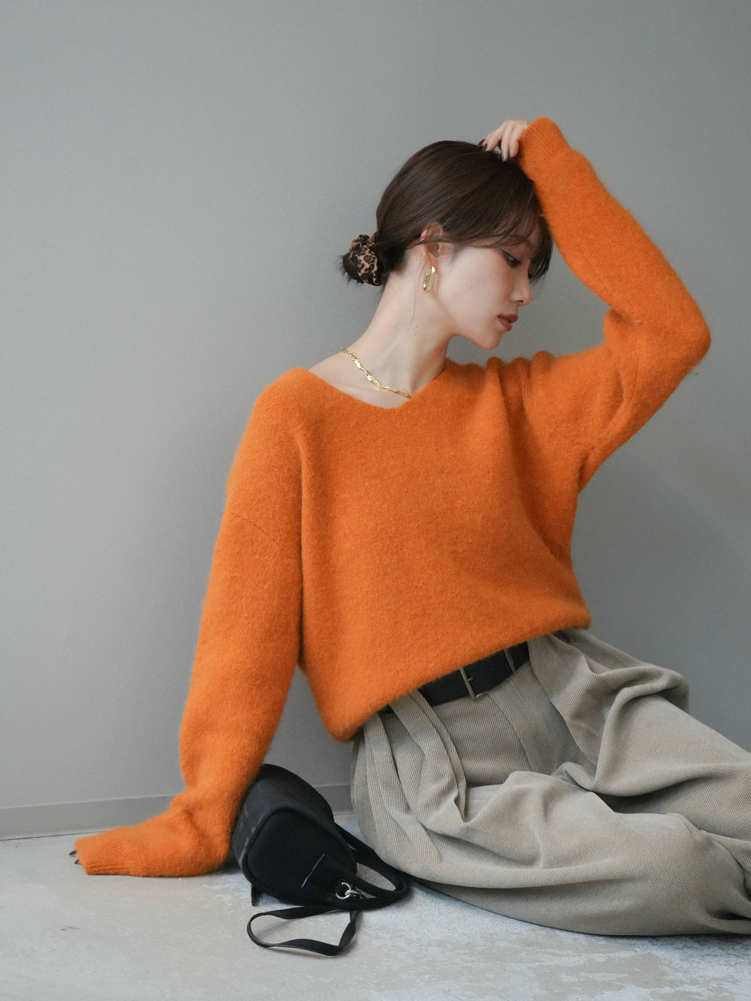 [SET]シュシュ付きアンゴラタッチVネックニットプルオーバー+ベルトデザインループコールテンワイドパンツ(ベルト付き)(2set)