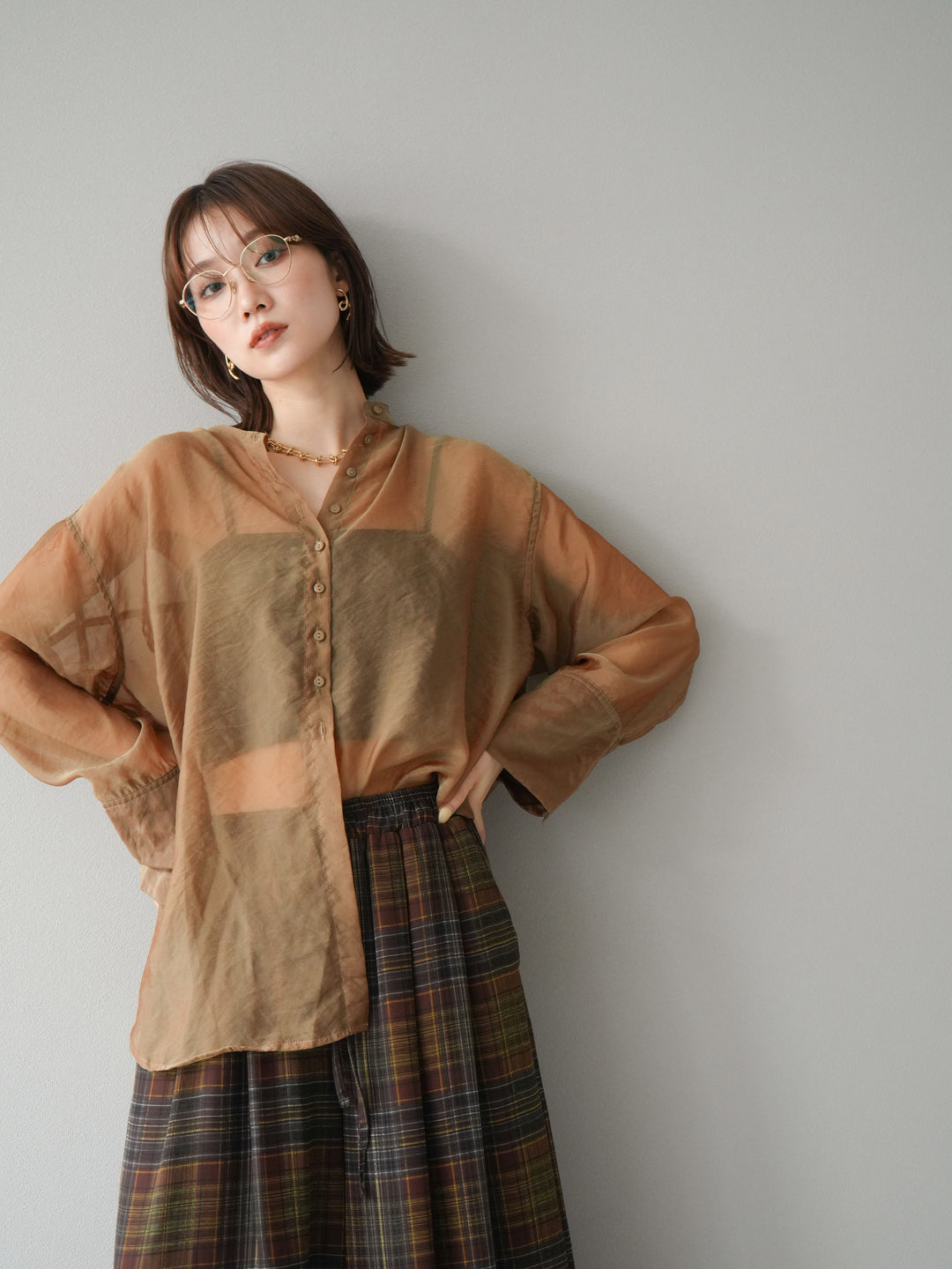 [予約]シャイニーシアーバンドカラーシャツ/カーキブラウン